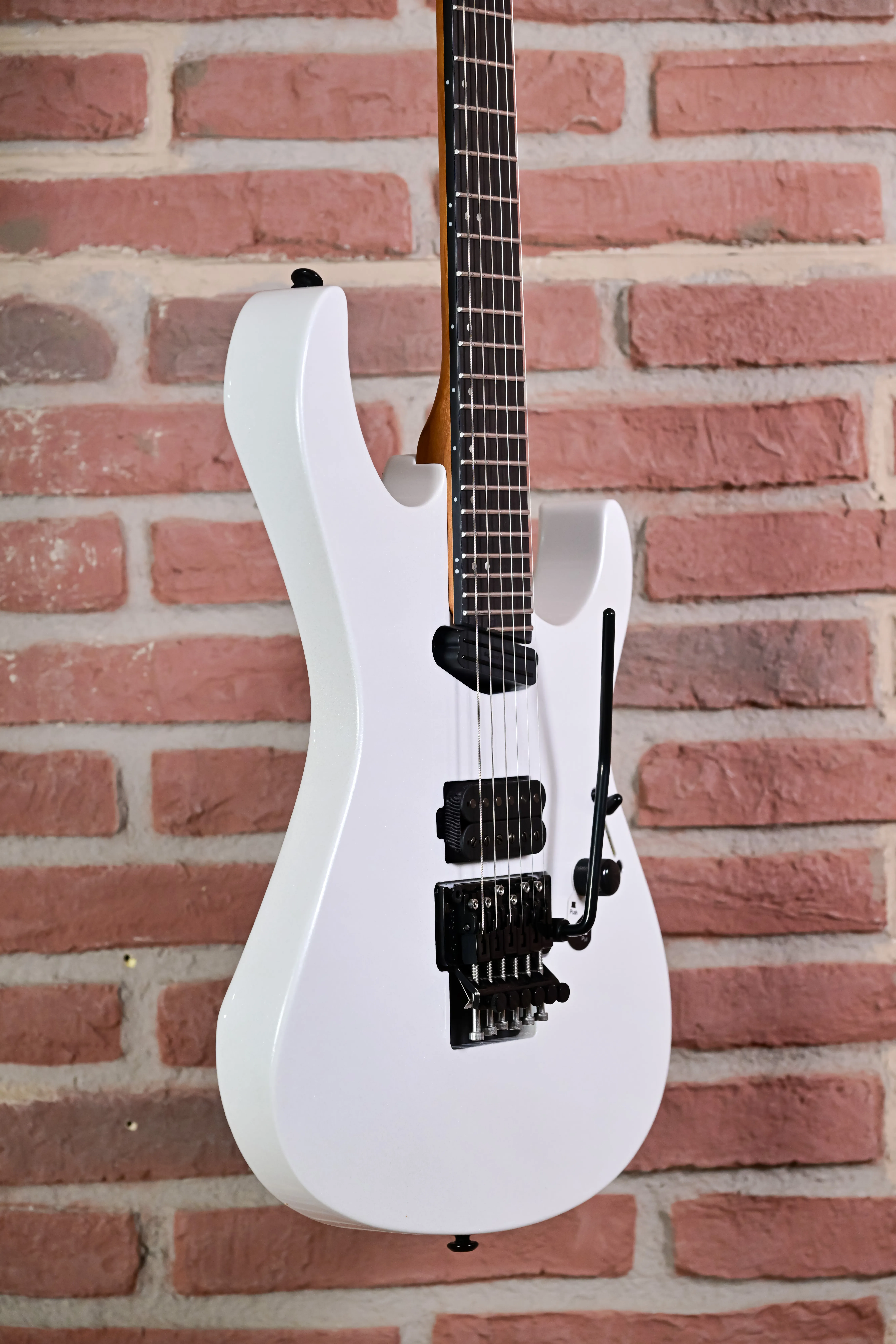 MV-1000 Maverick Pearl White E-Gitarre