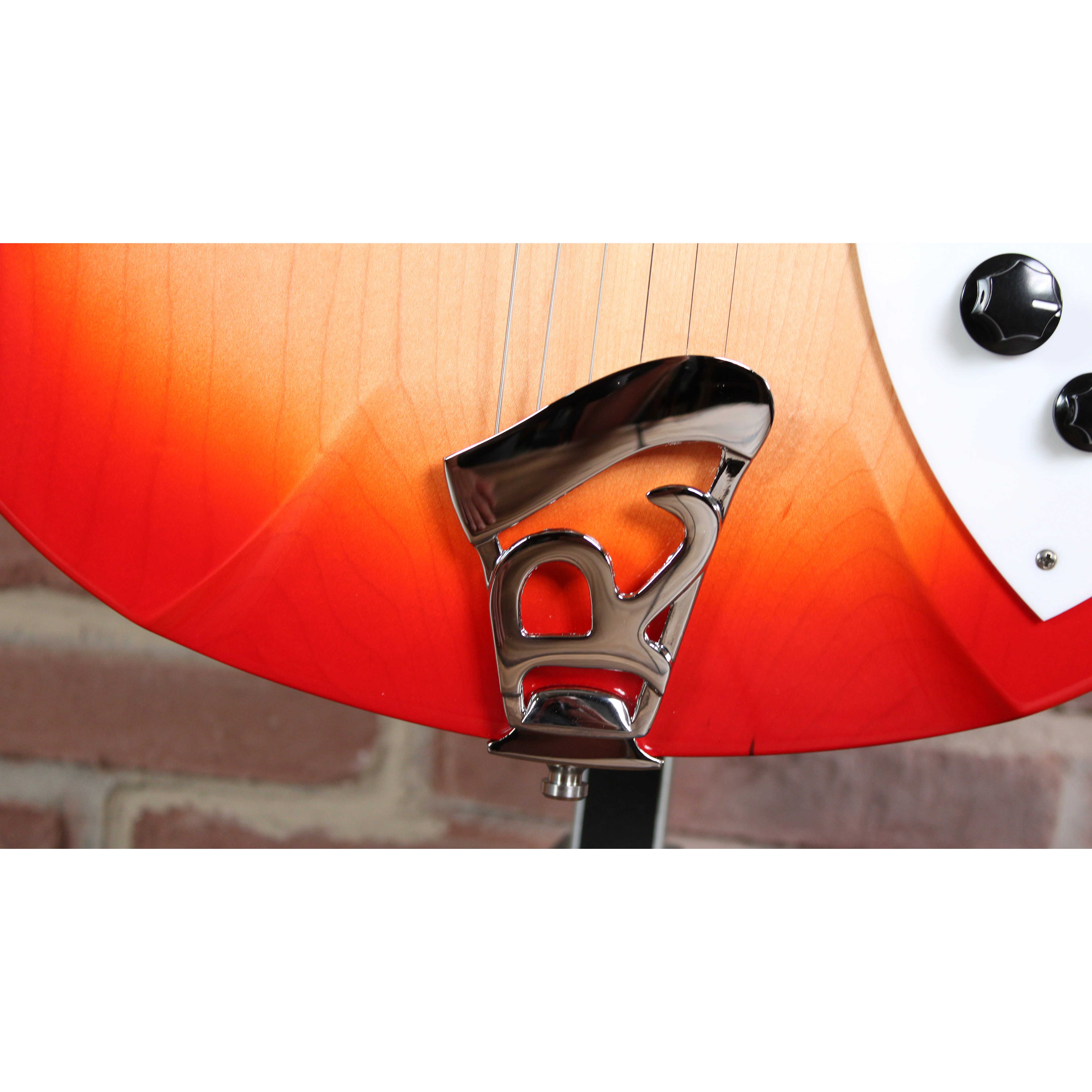 Rickenbacker 330 Fireglo aus der Untersicht