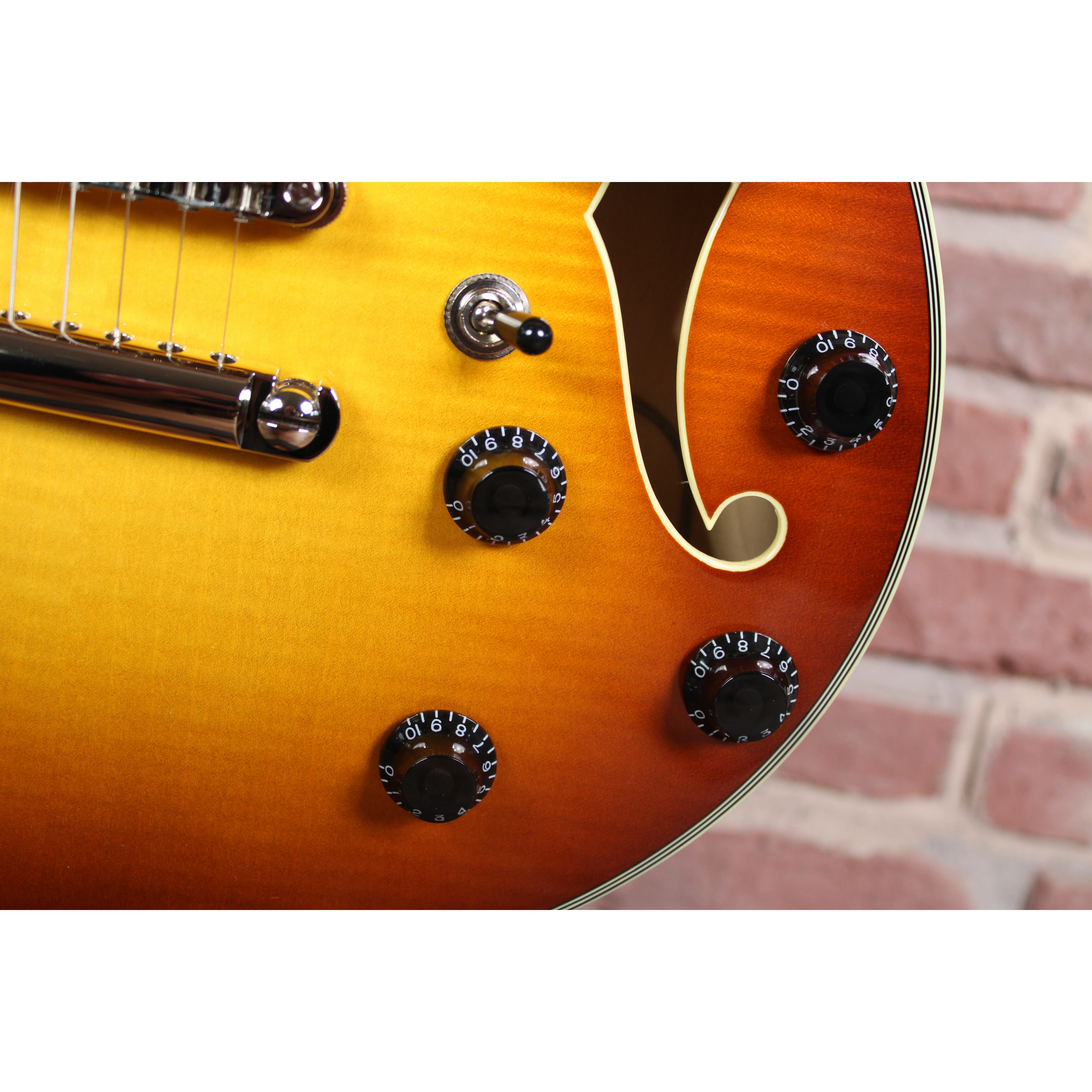 Nahaufnahme der Volume- und Tone-Regler aus Nickel Eastman T484