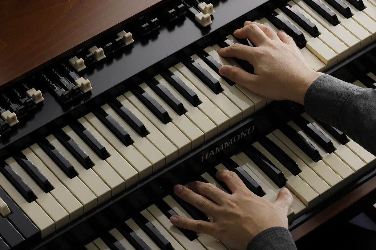 XK-7D Zweimanualige Orgel