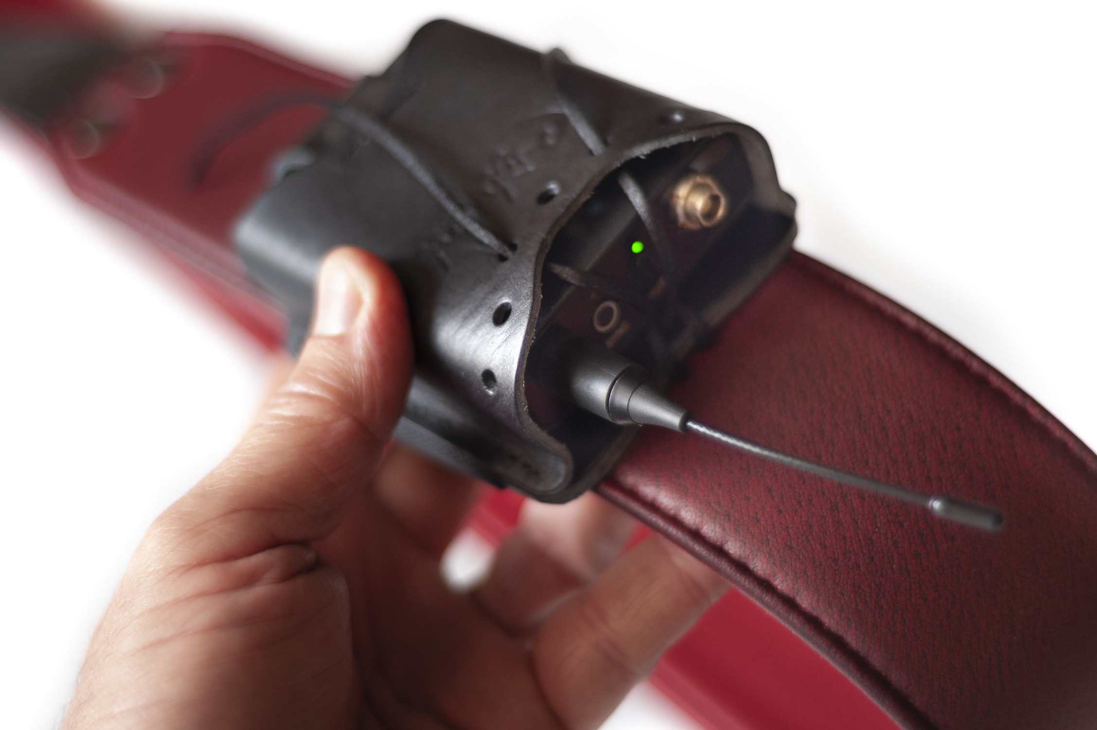 Wireless Pocket In-Ear transmitter Leather-Pouch Black