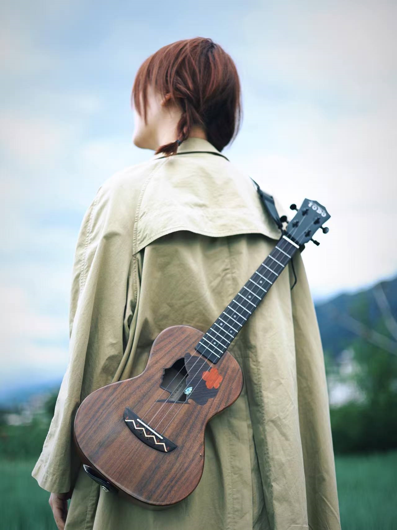 Hula Girl Ukulele Acacia Vollmassiv