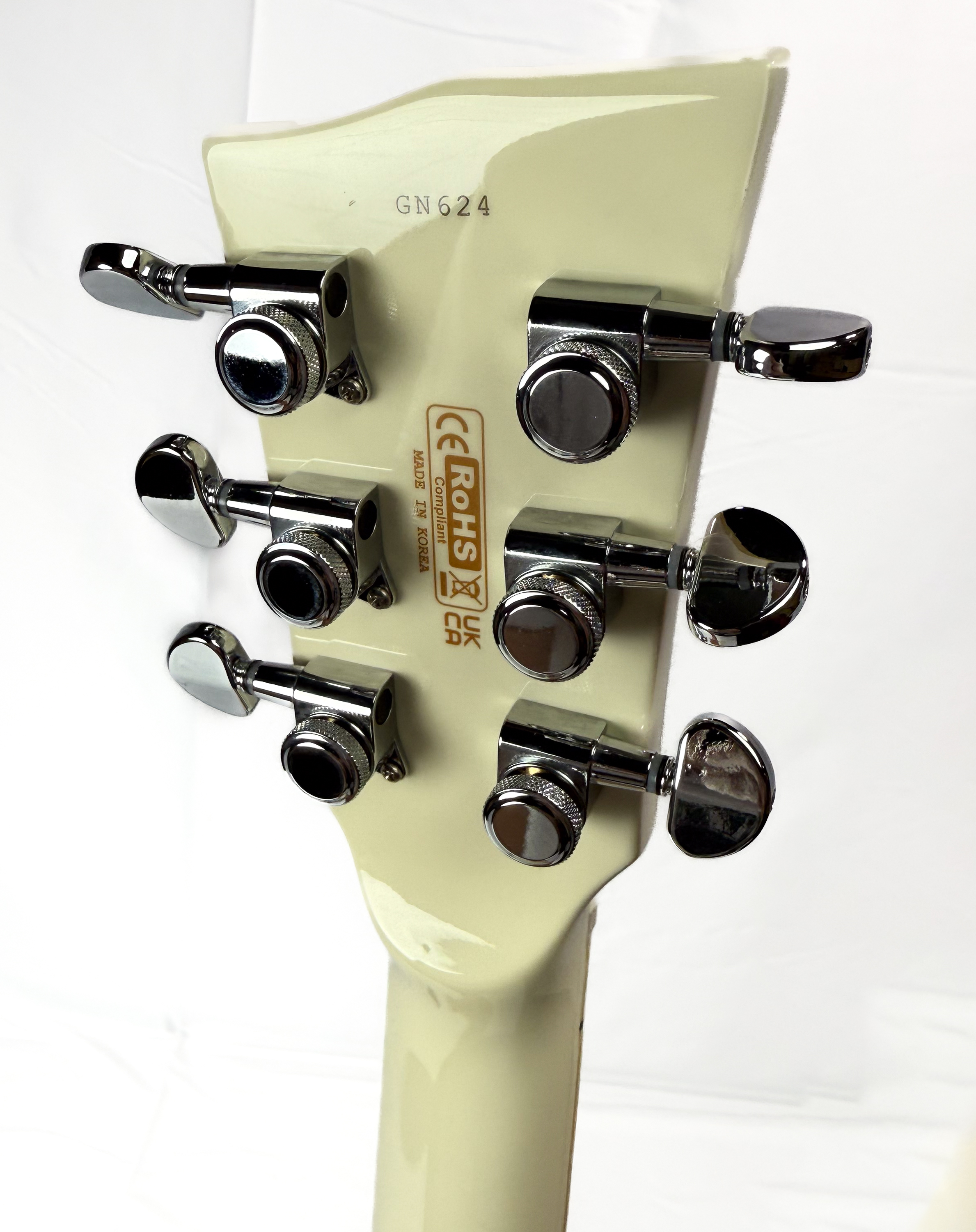 Gnarwhal DE Baritone – Vintage White Bigsby