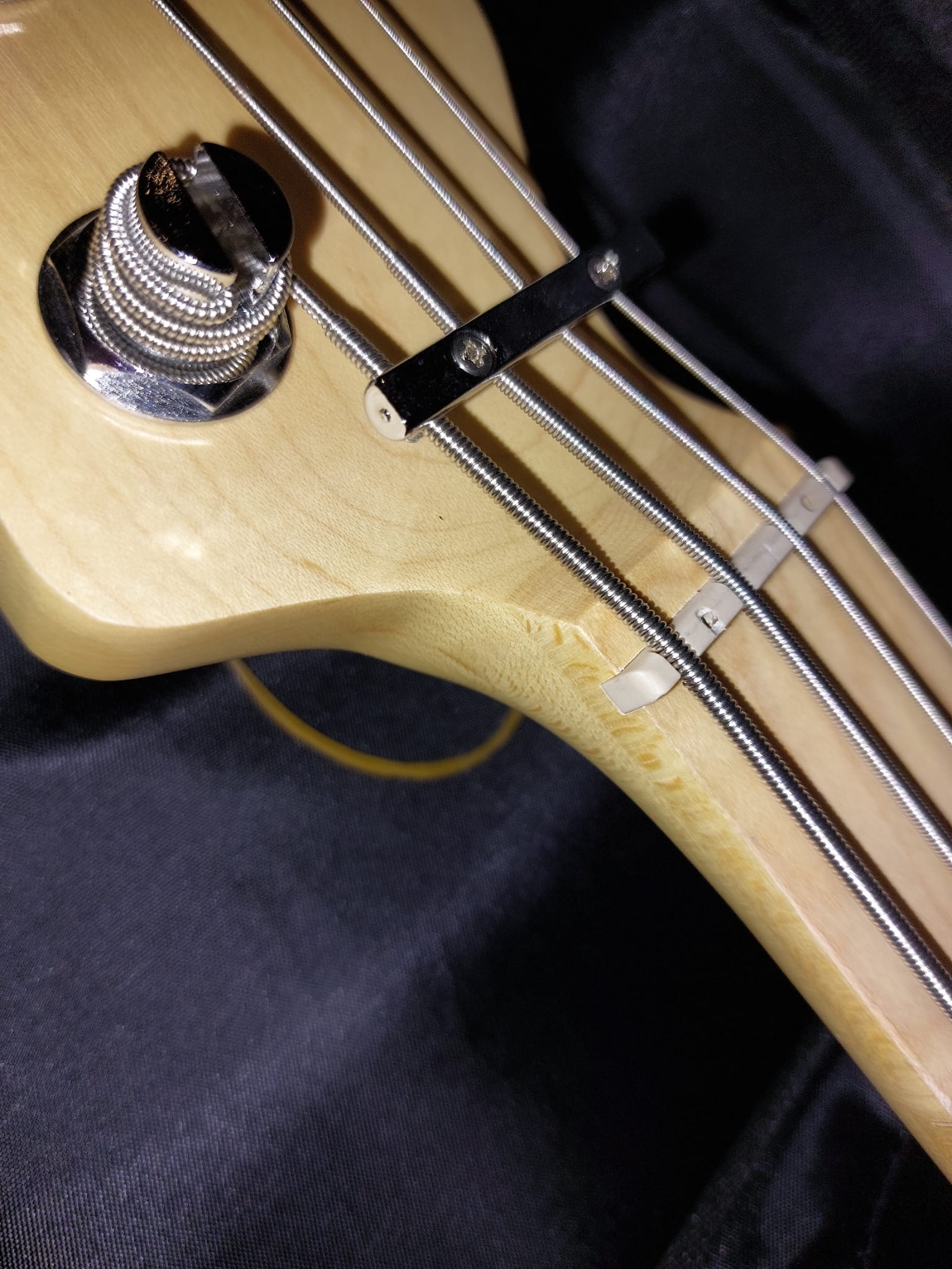 MetroExpress 21-Fret Hybrid P/J Bass, Maple Fingerboard, 4-String - Solid Candy Apple Red Metallic H