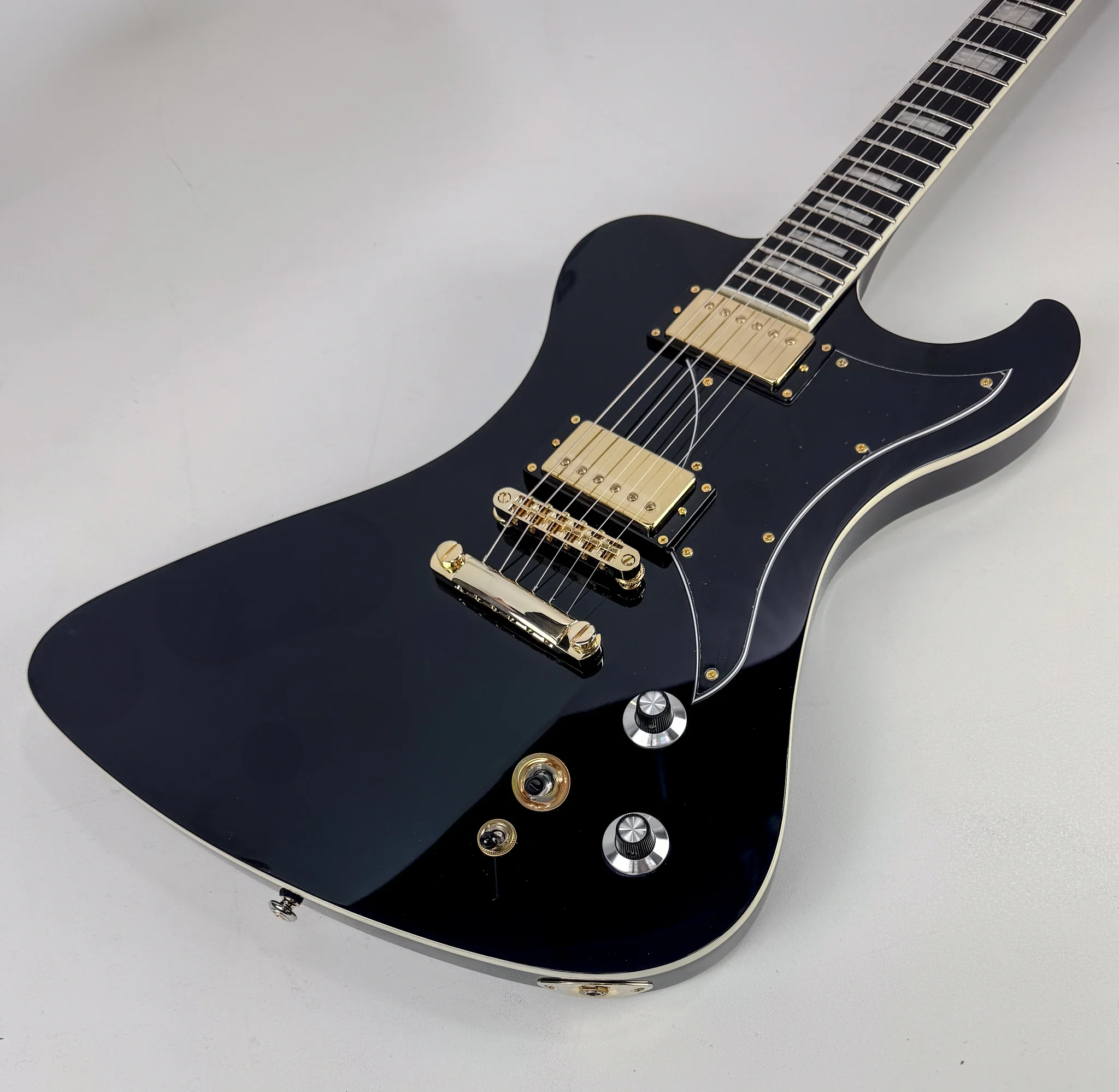 R2 DE v2 – Gloss Black Gold Hardware
