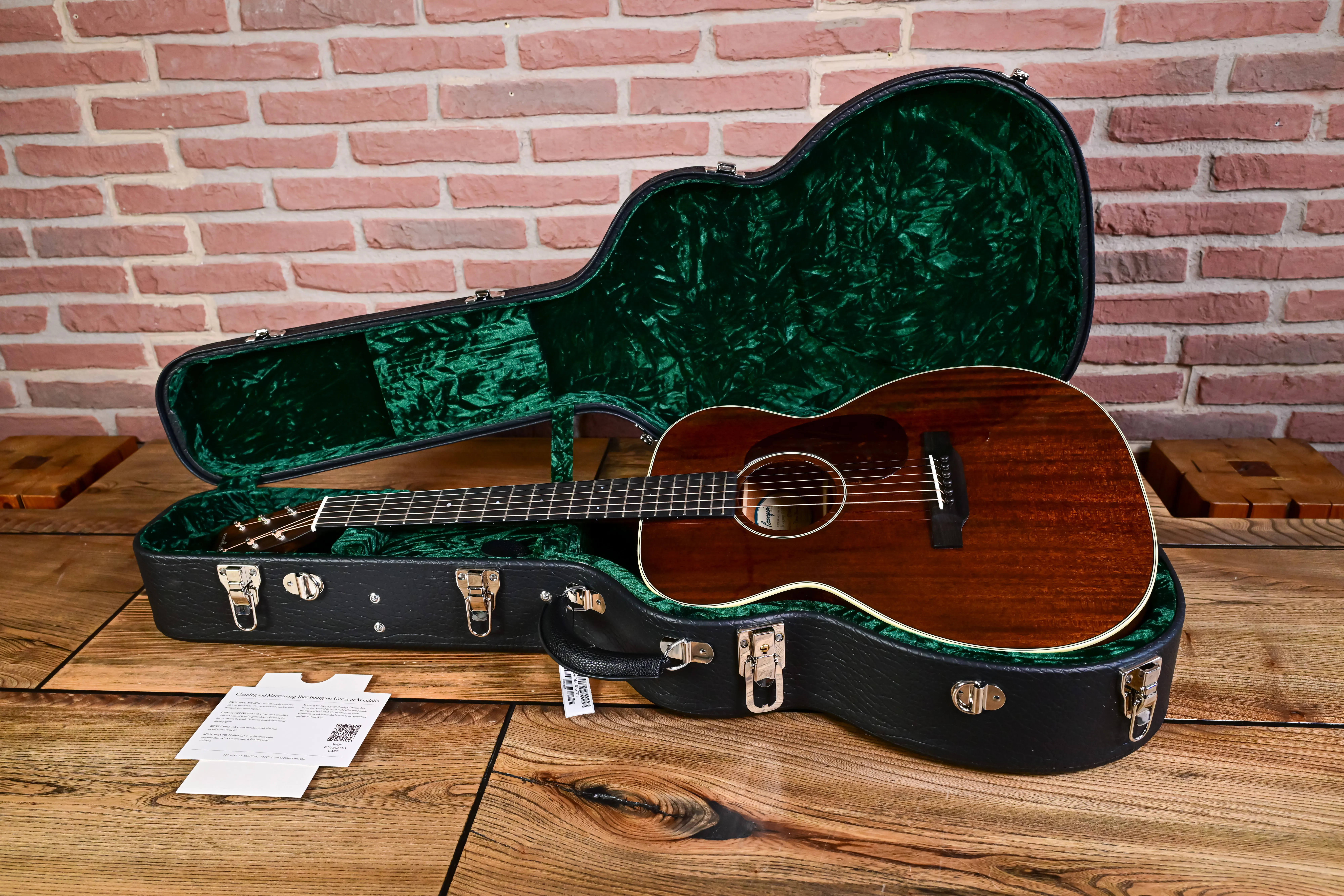 00-14 Hogtop Akustikgitarre All Mahogany