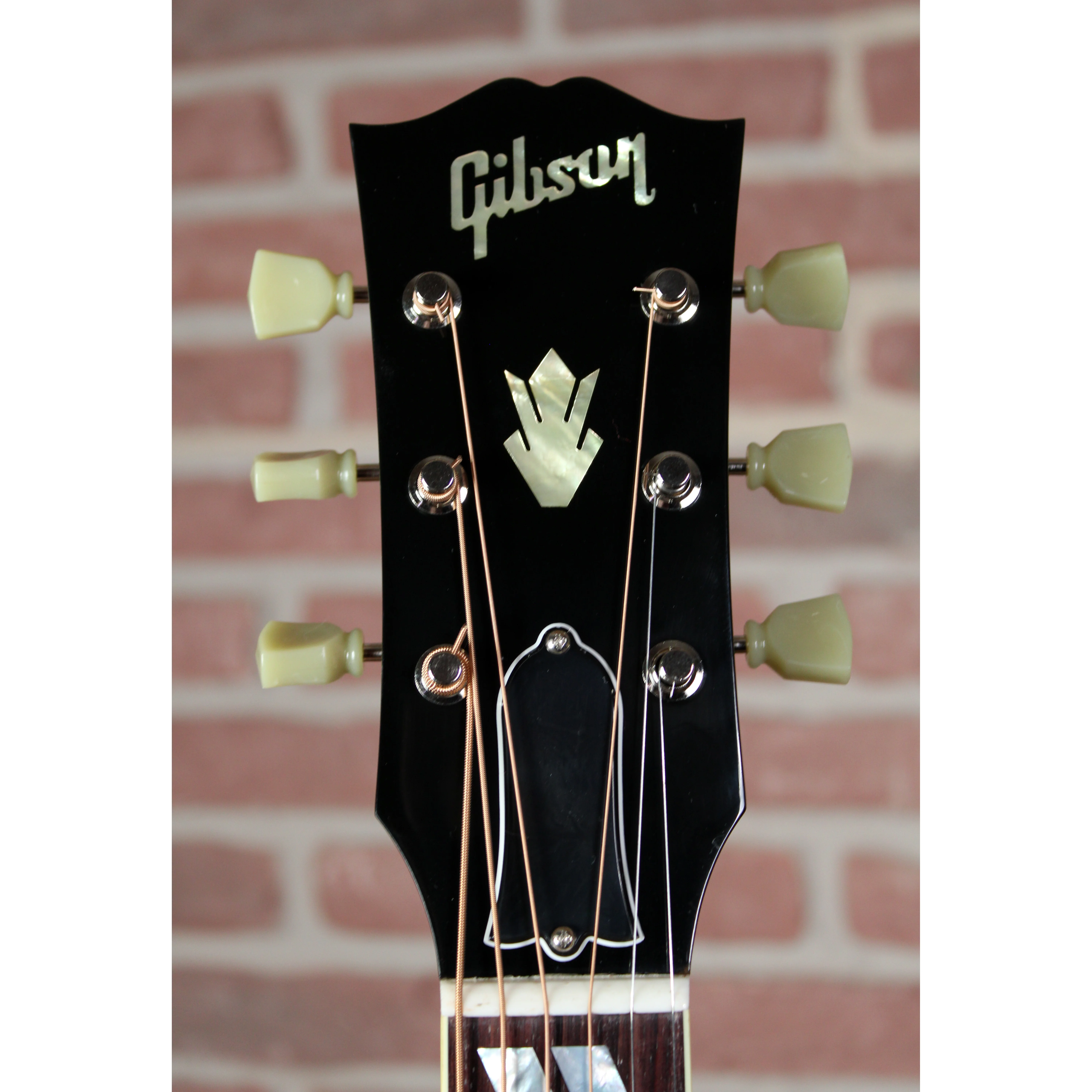 Gibson Custom M2M LG-2 Western Autumnburst Kopfplatte in frontaler Ansicht