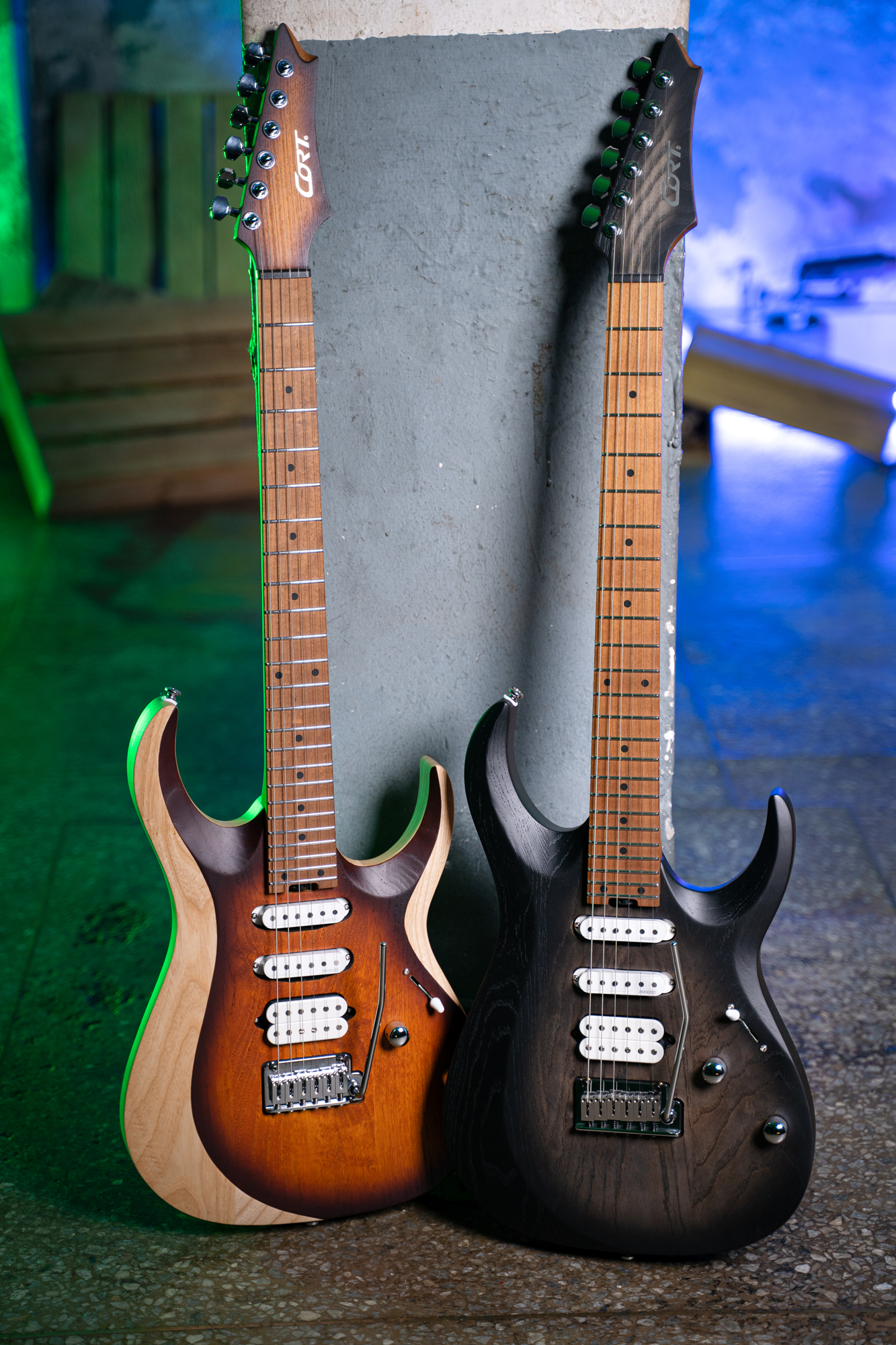 X-700 Triality E-Gitarre Open Pore Black Burst