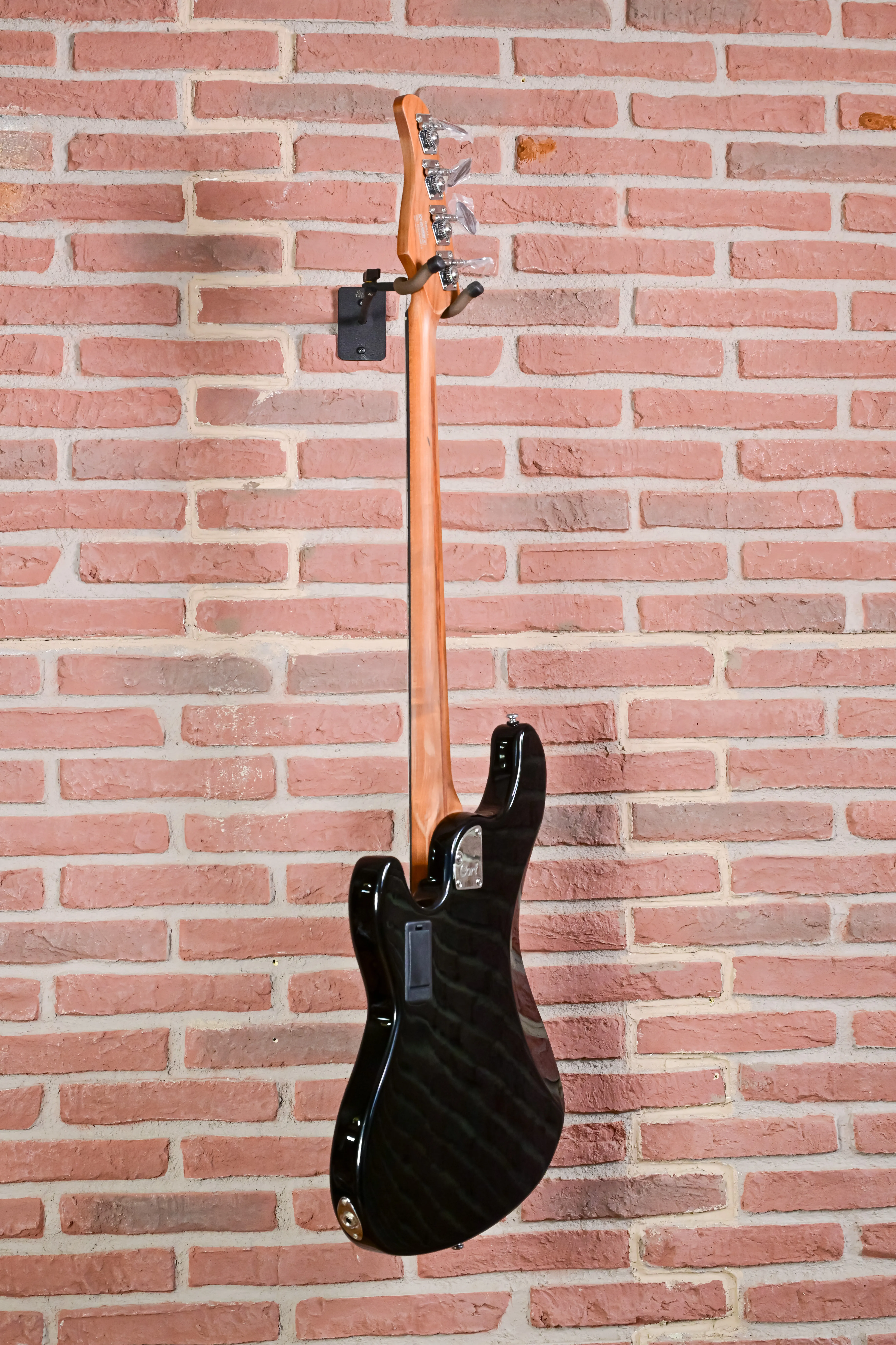 GB64JJ Bass Black