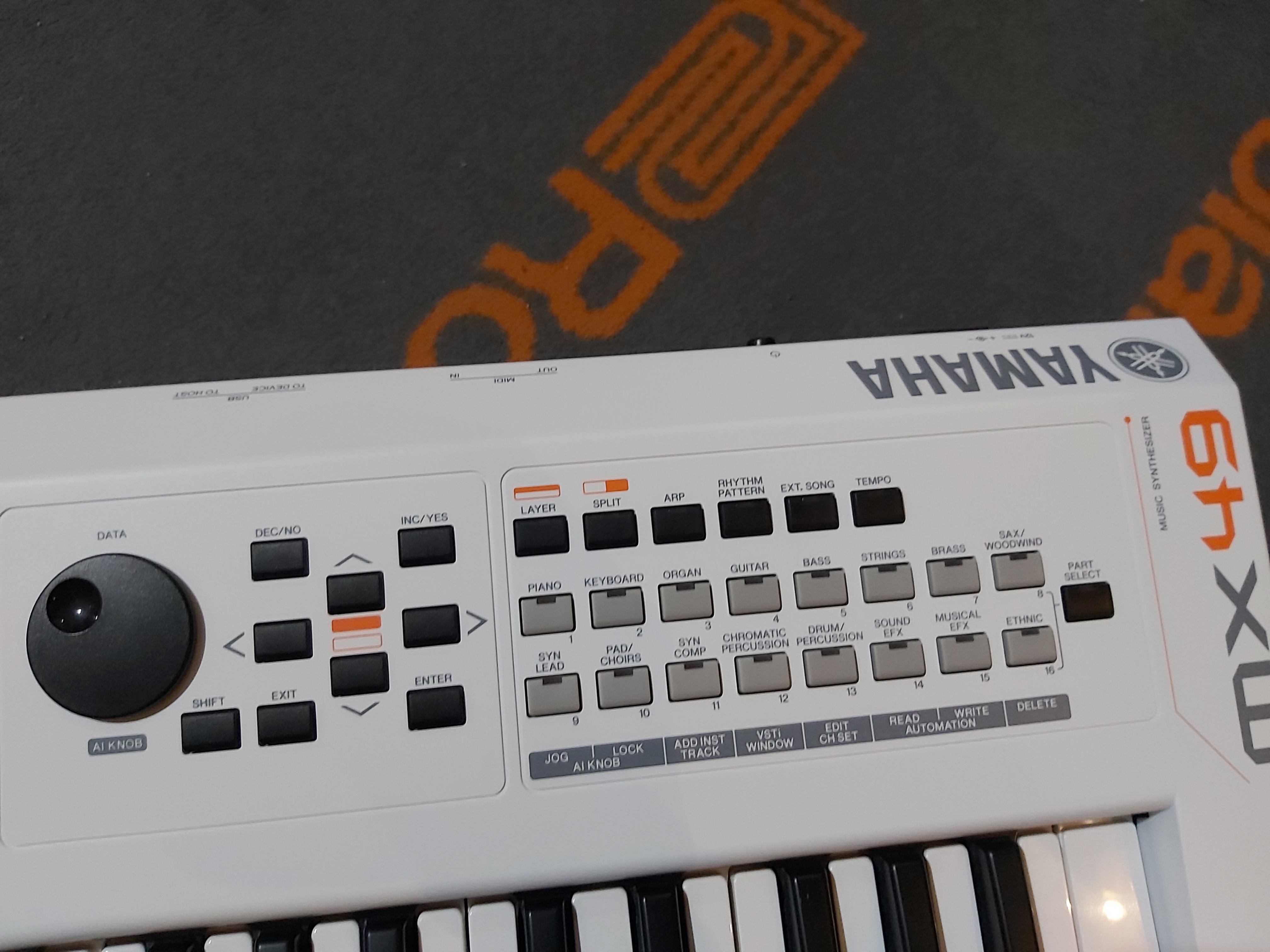 MX49WH Synthesizer "USED"