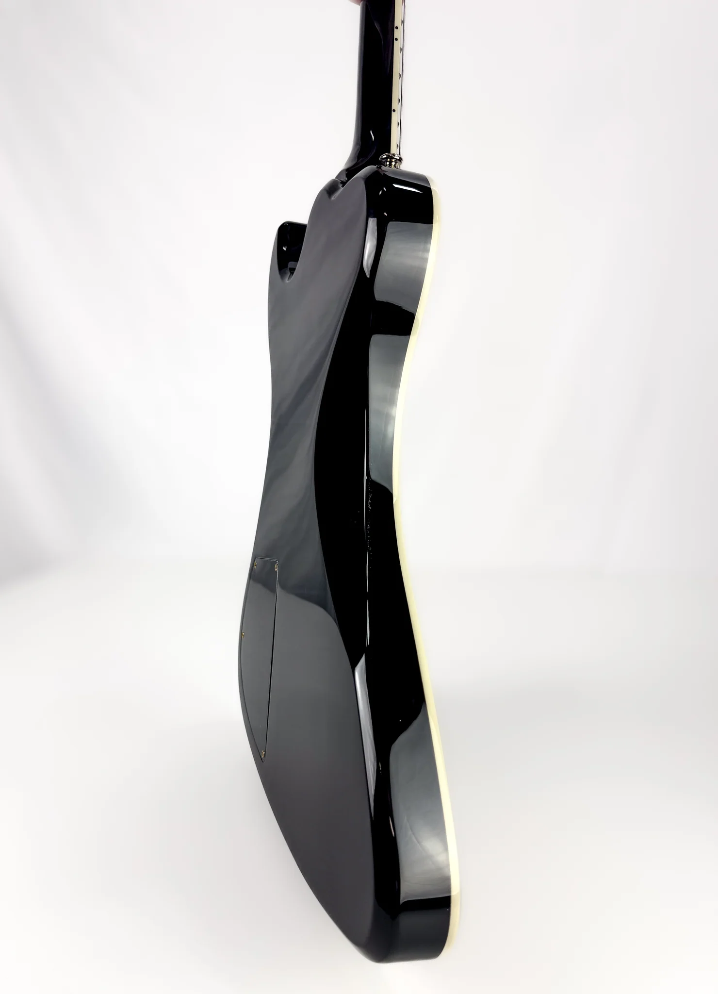 R2 DE v2 – Gloss Black Gold Hardware