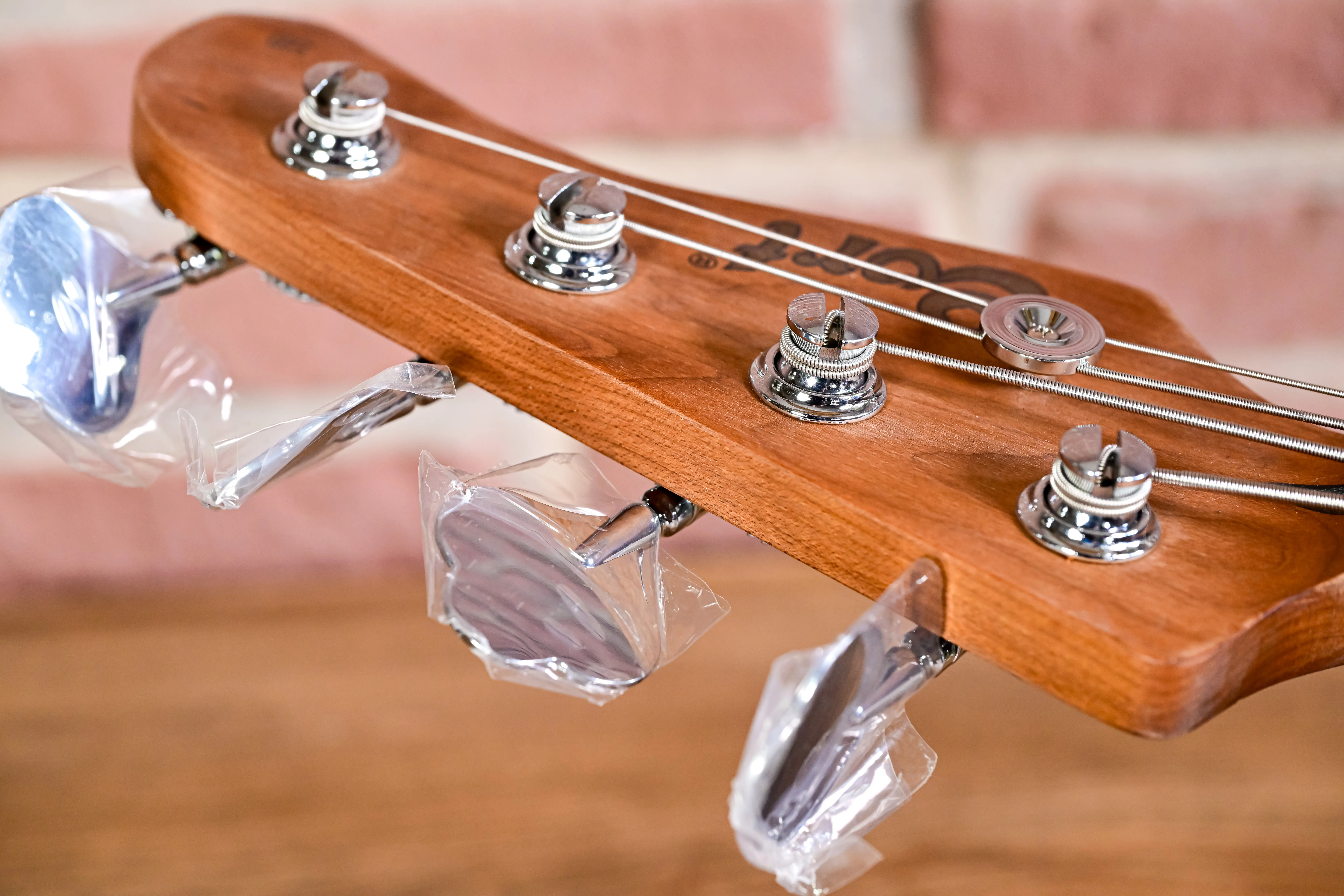 GB64JJ Bass Black
