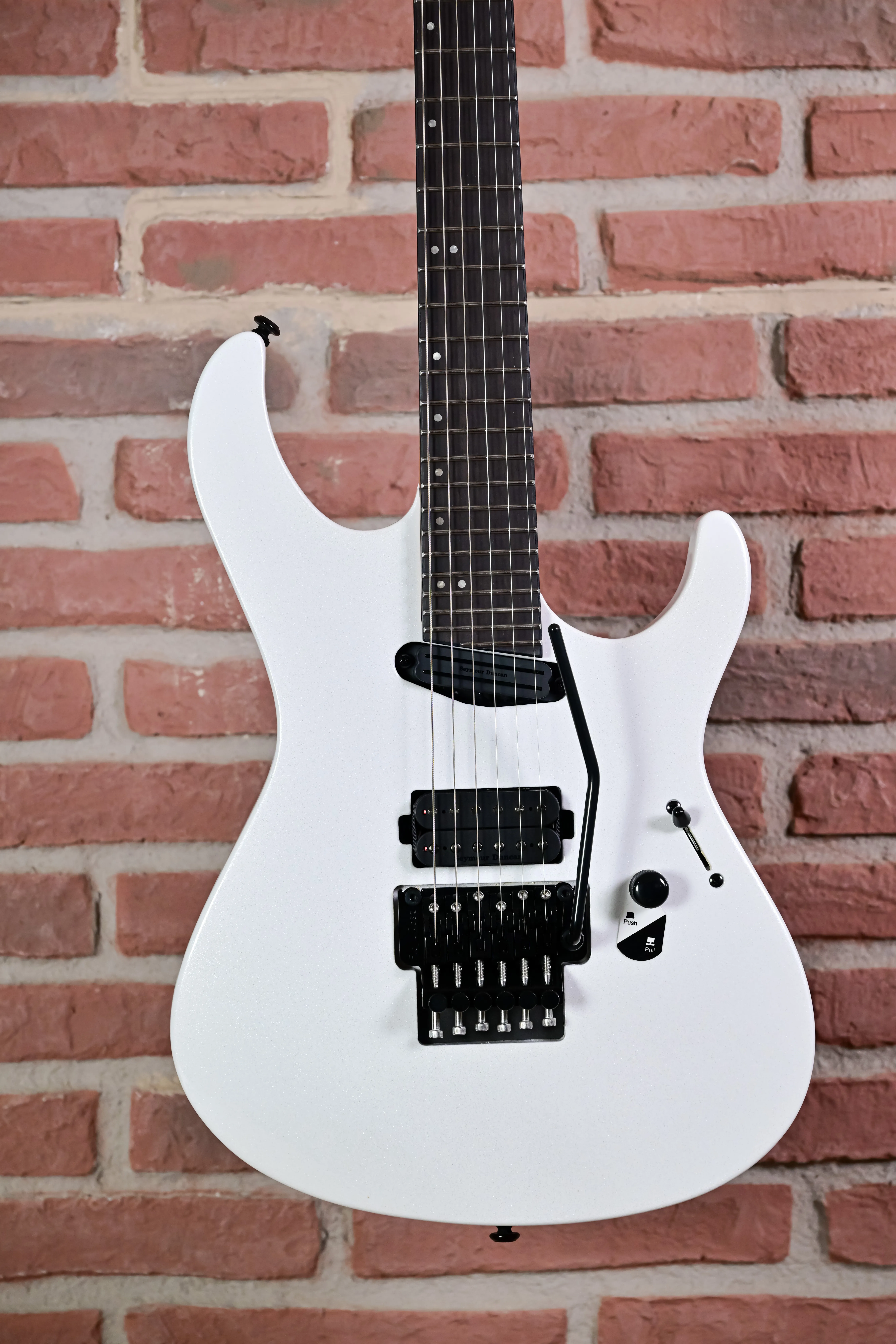 MV-1000 Maverick Pearl White E-Gitarre