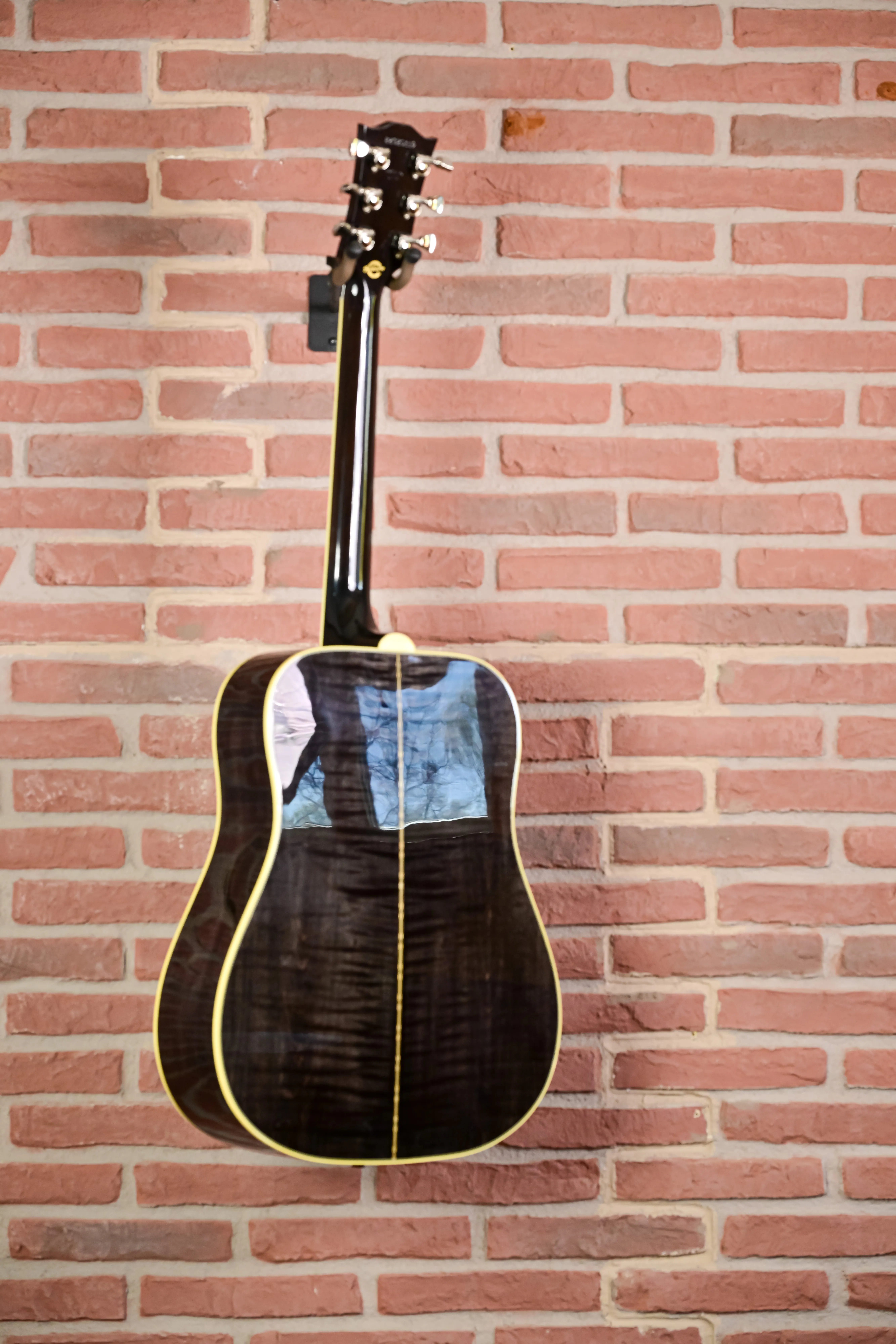 Gibson Custom M2M Dove - Schallloch 