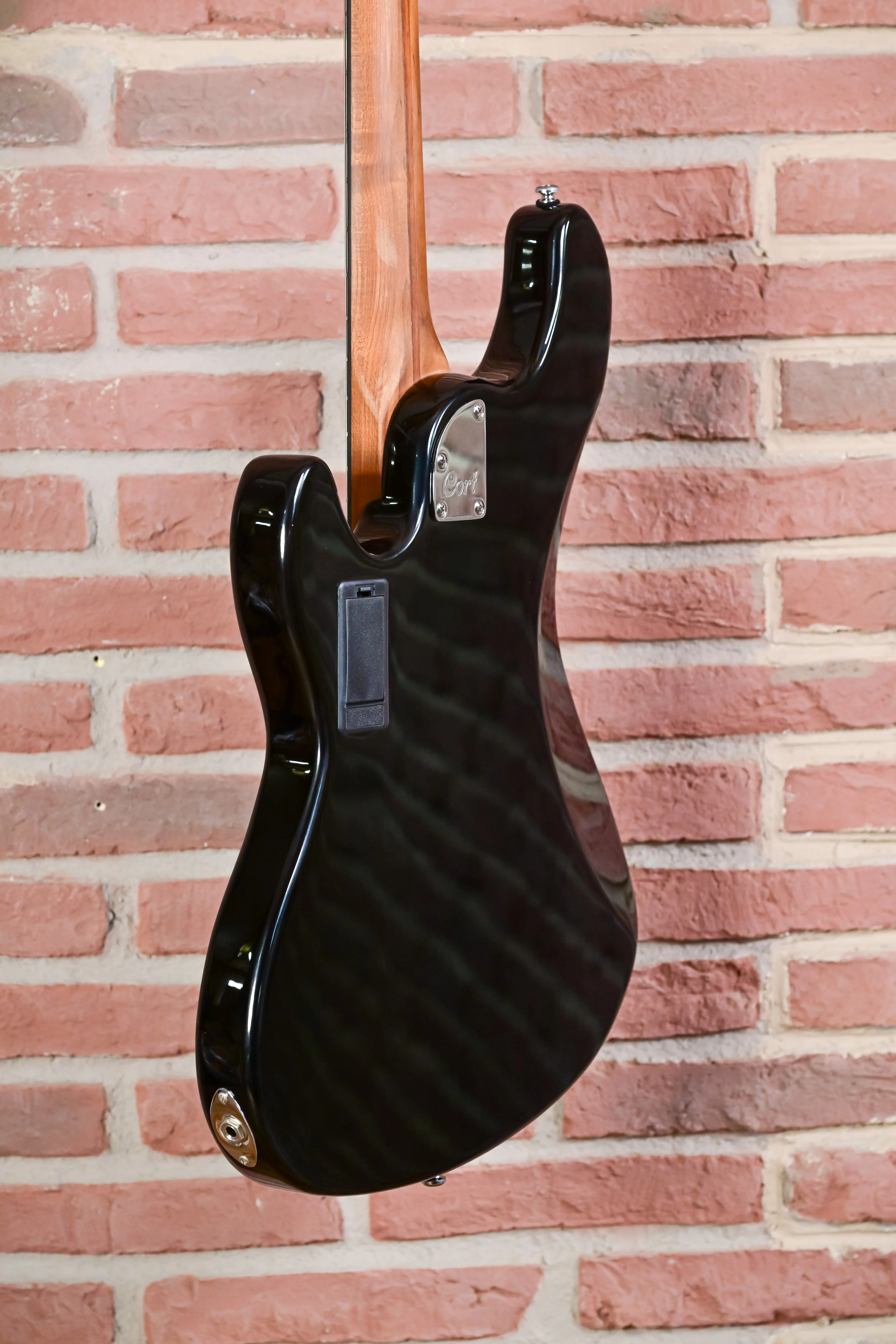 GB64JJ Bass Black