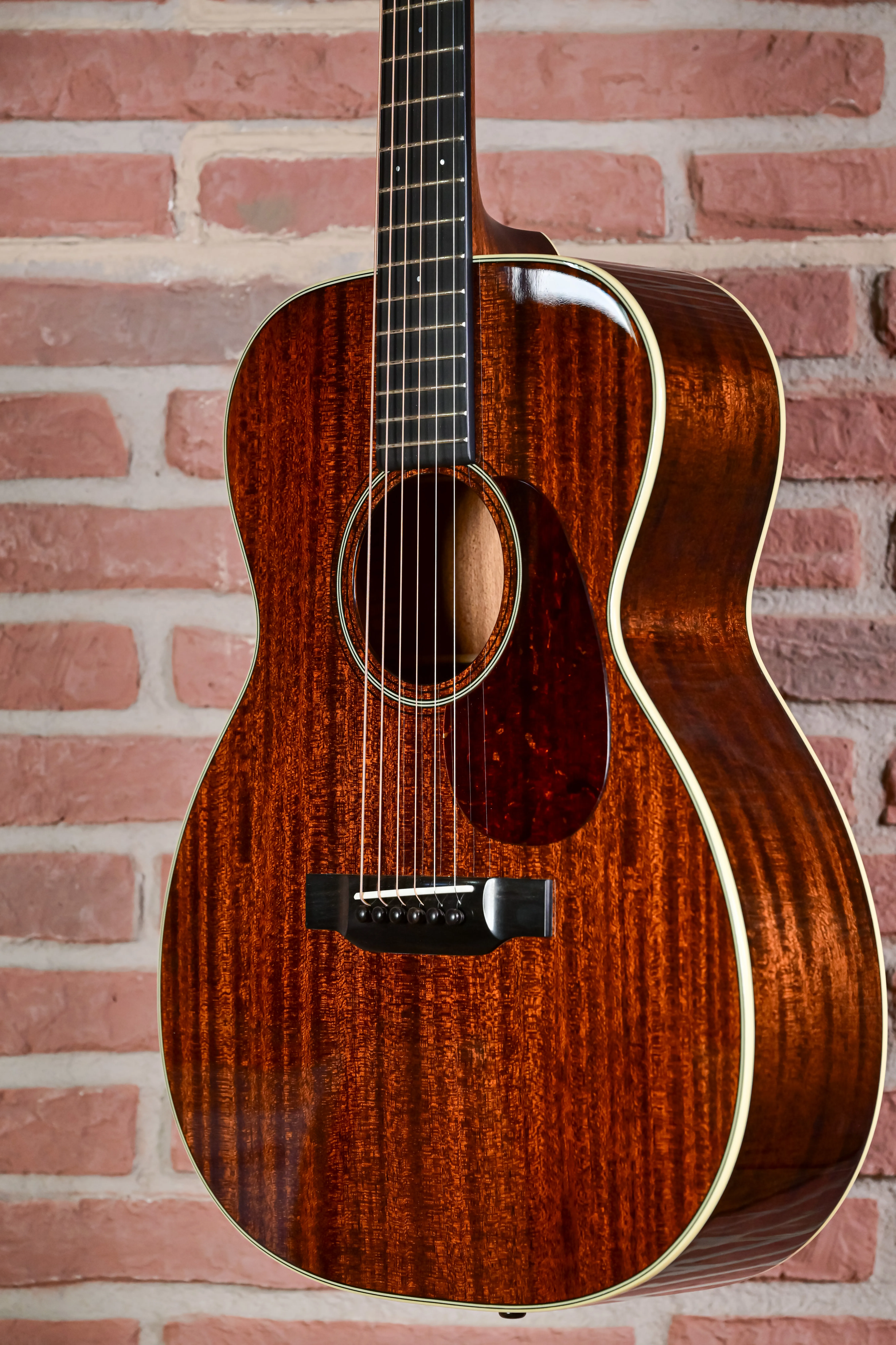 00-14 Hogtop Akustikgitarre All Mahogany
