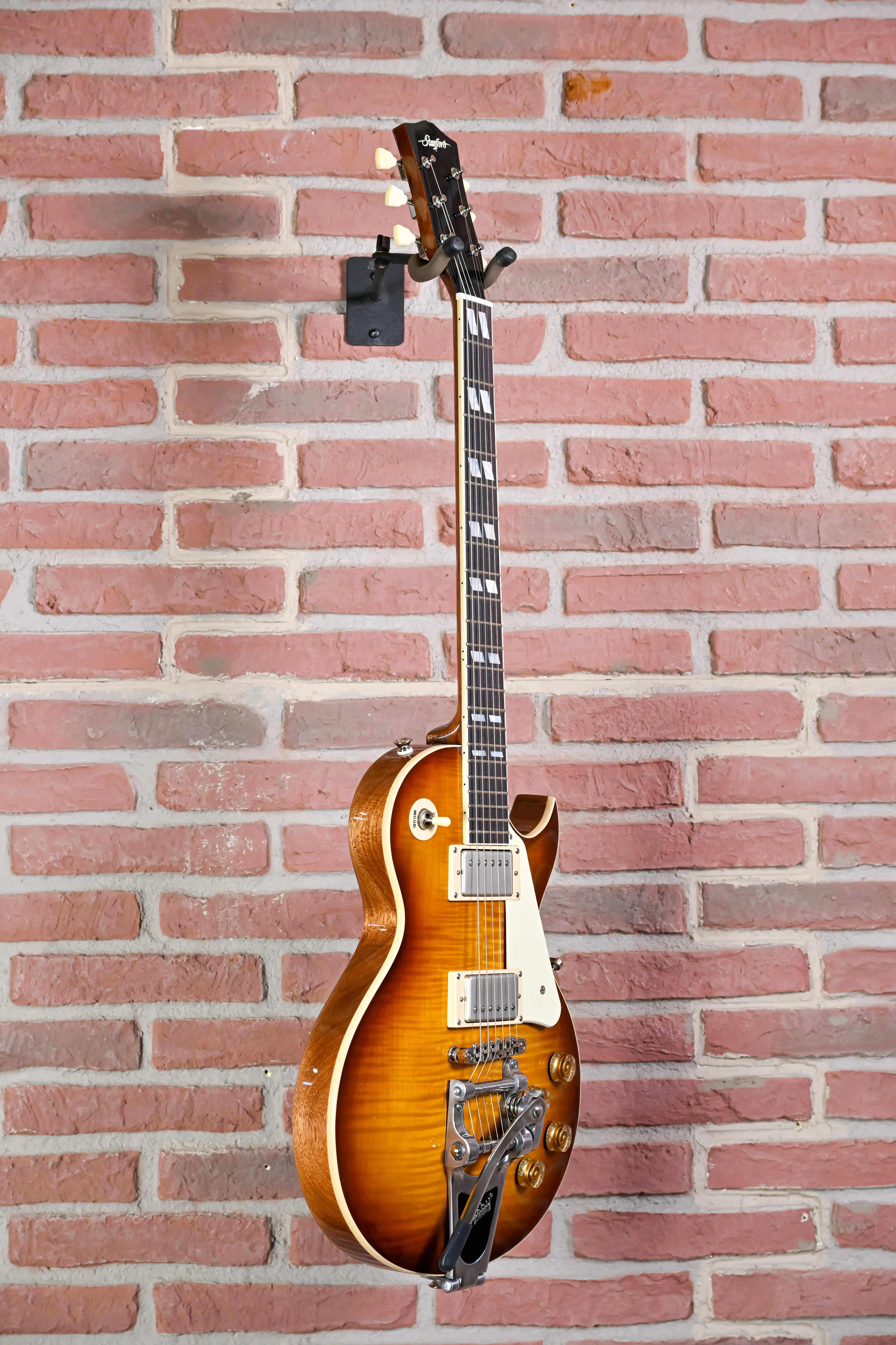 CR Fleetwood Amber Burst B7 Bigsby E-Gitarre
