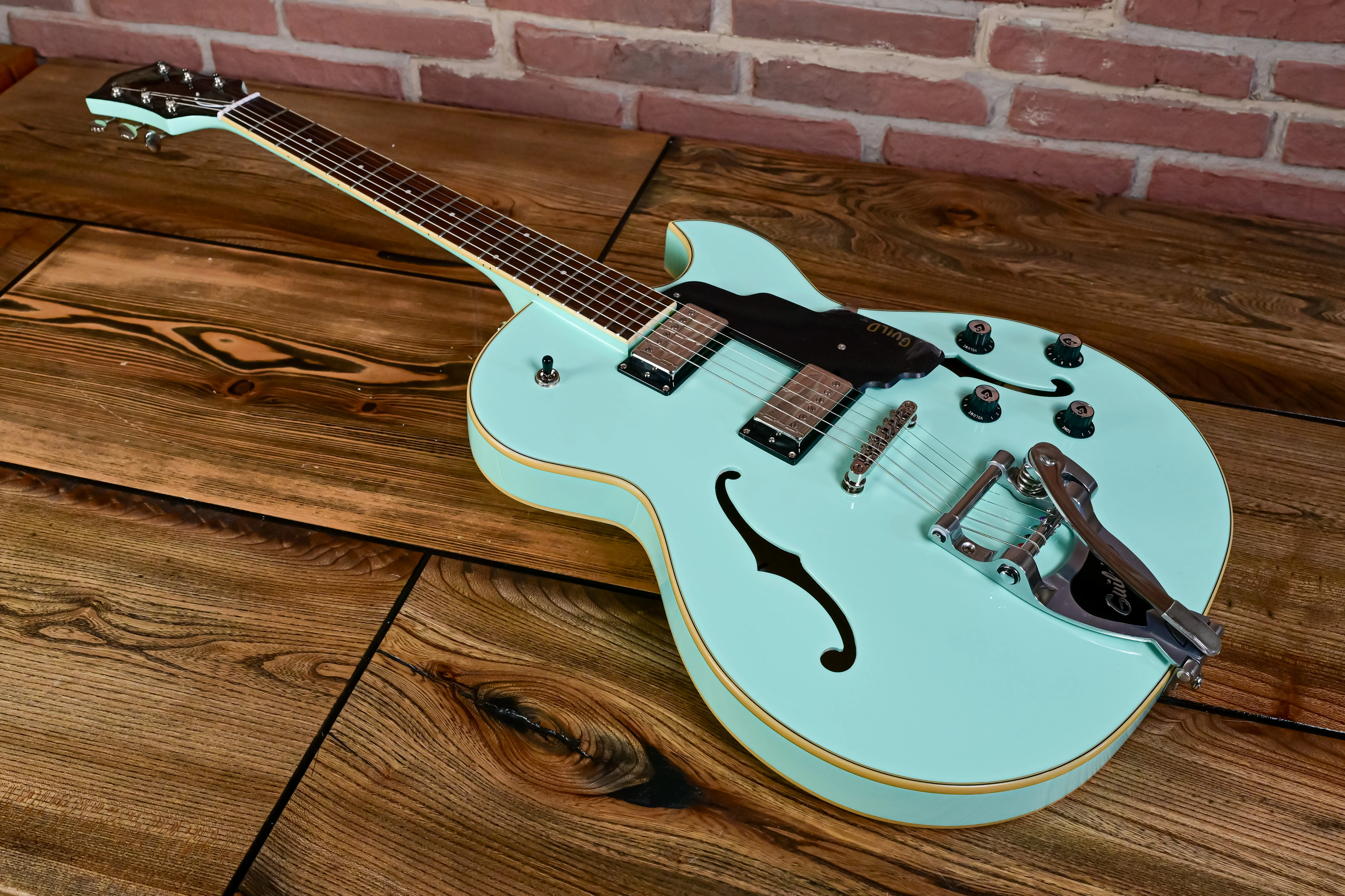 Starfire I SC Vibrato Tailpiece Surf Green (Versandrückläufer)