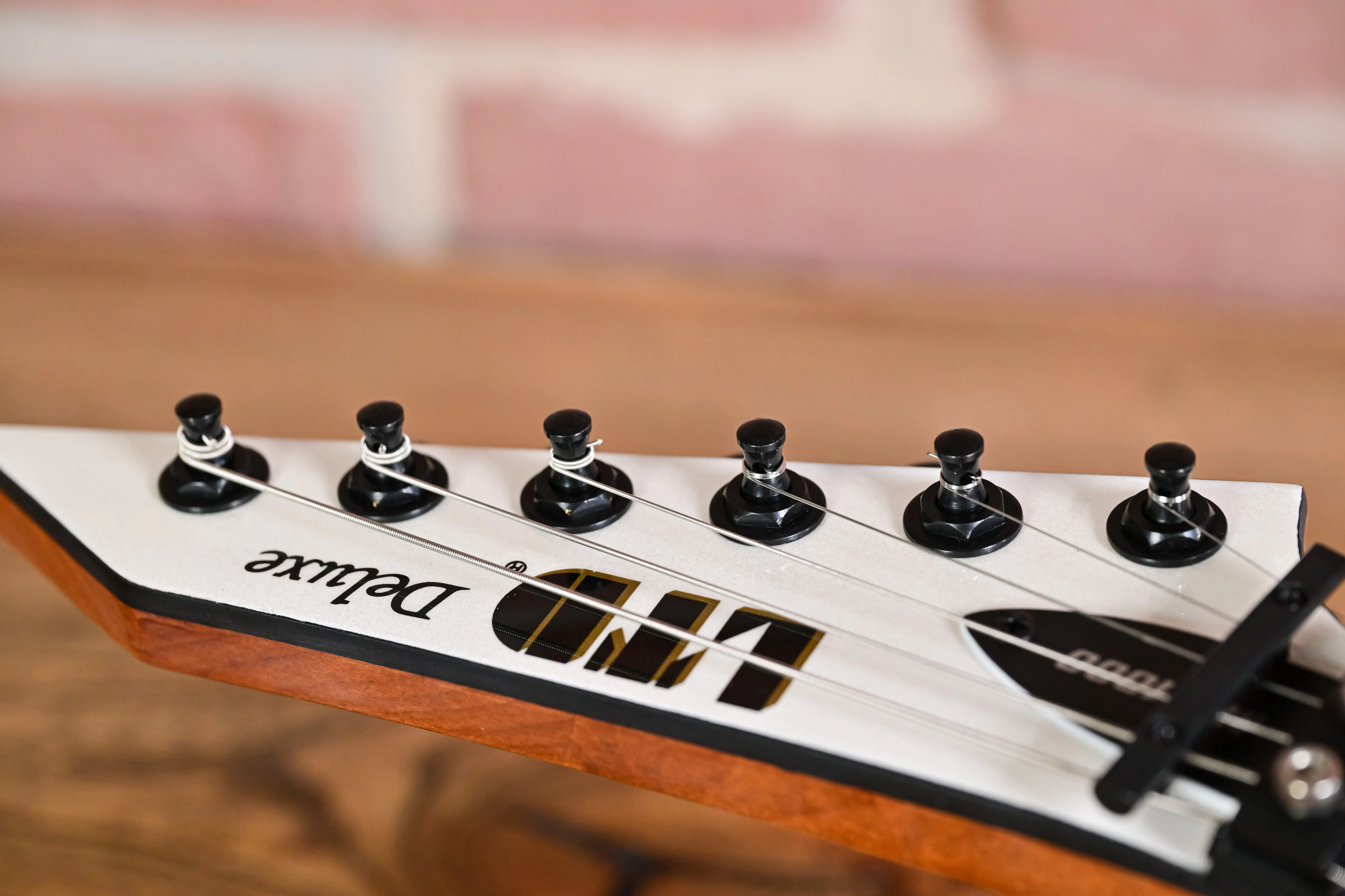 MV-1000 Maverick Pearl White E-Gitarre
