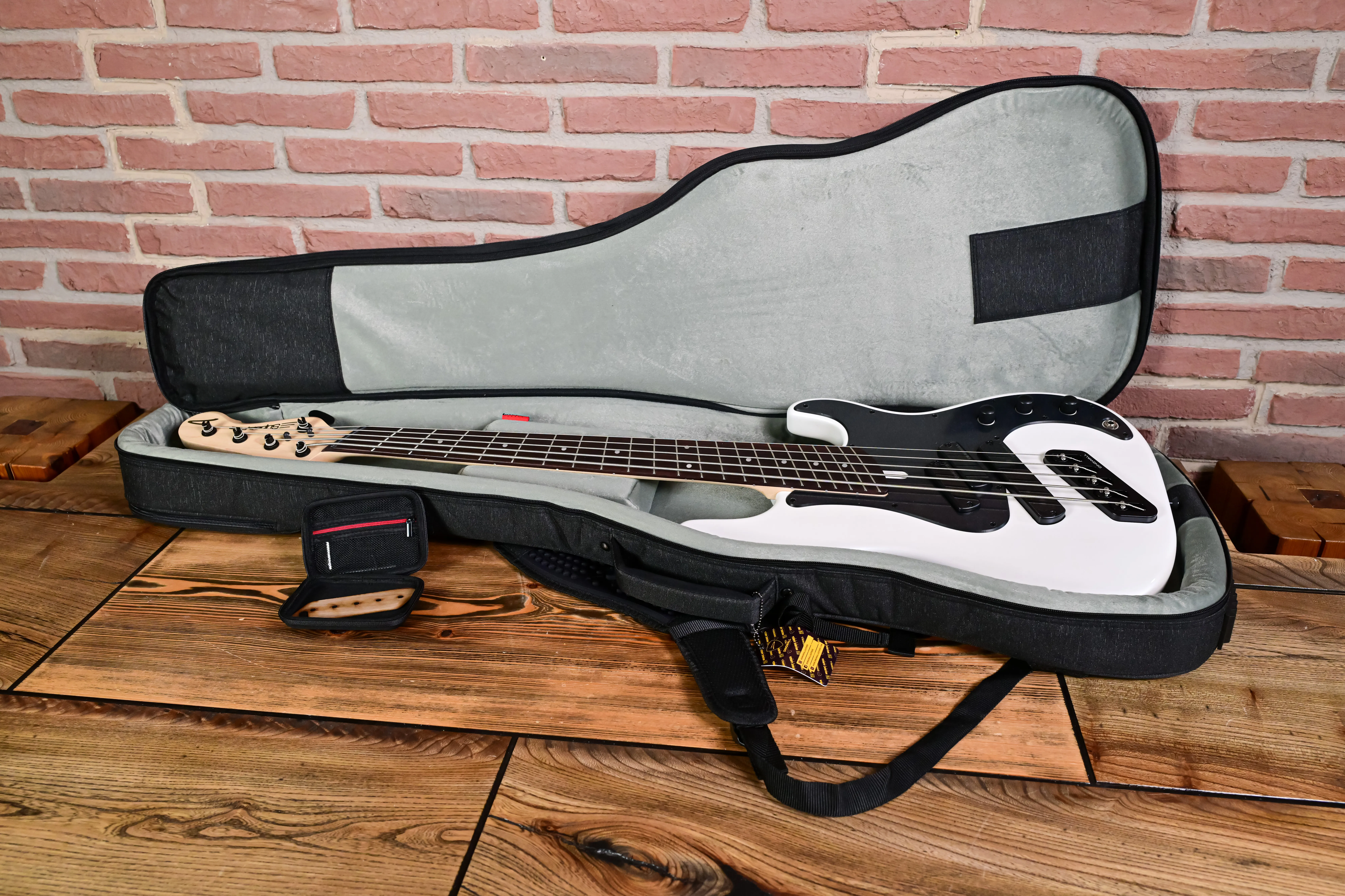 SP1 5-string Bass Ducati  Pearl White Matte