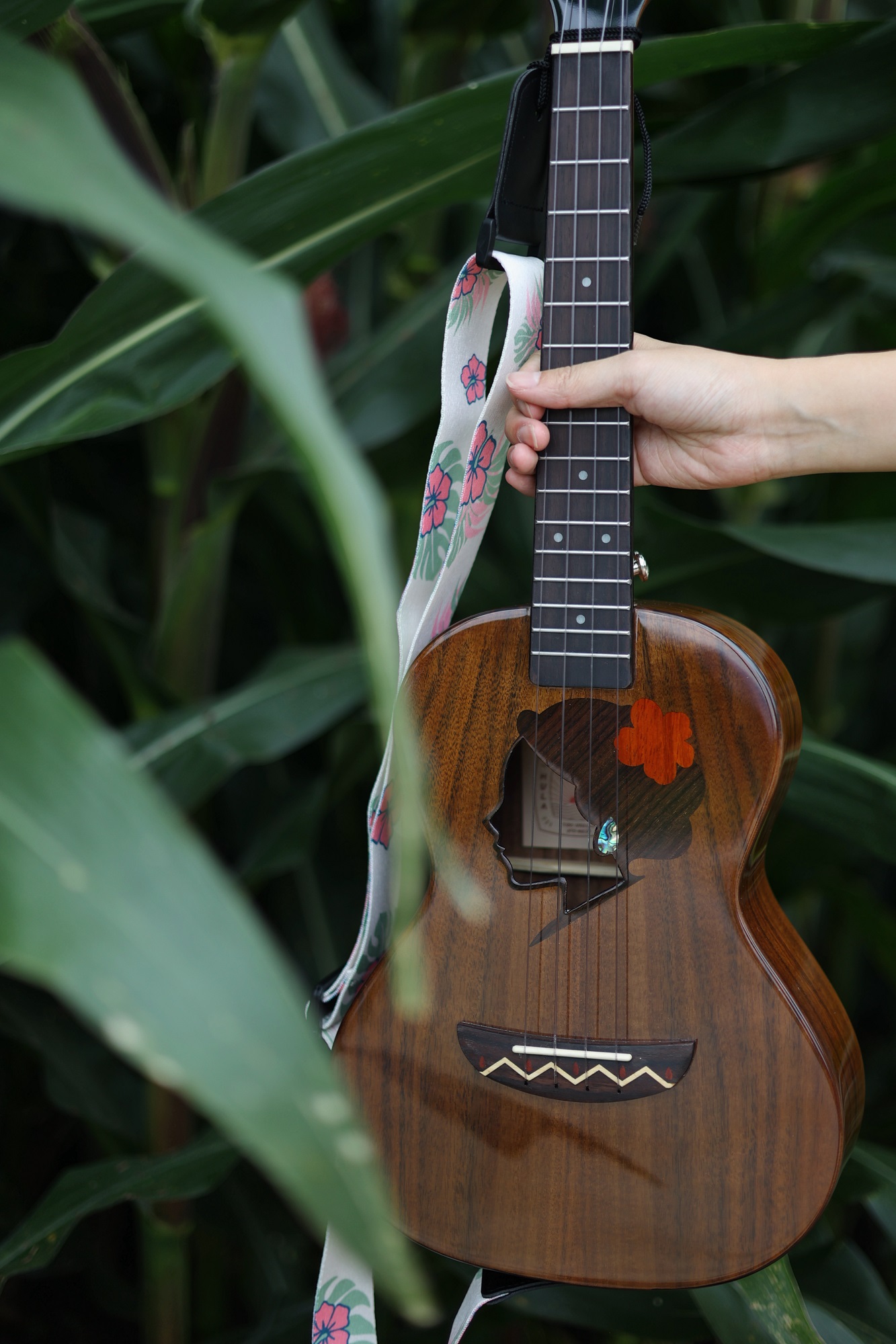 Hula Girl Ukulele Acacia Vollmassiv