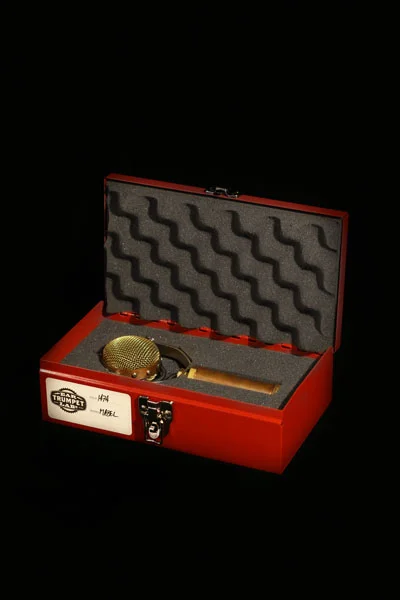 EAR Trumpet Labs Mabel im passenden Hartschalenkoffer