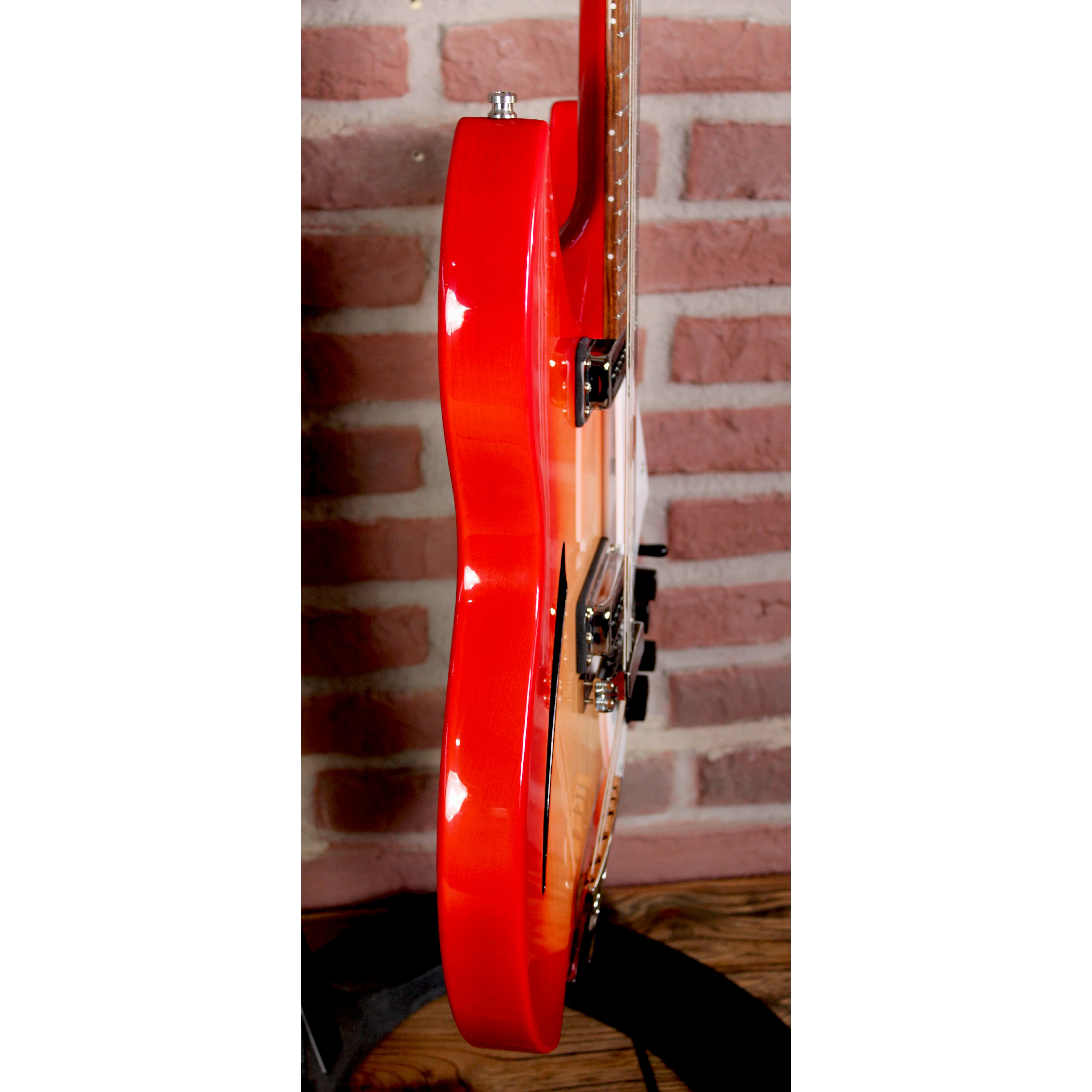 Rickenbacker 330 Fireglo Seitenansicht links