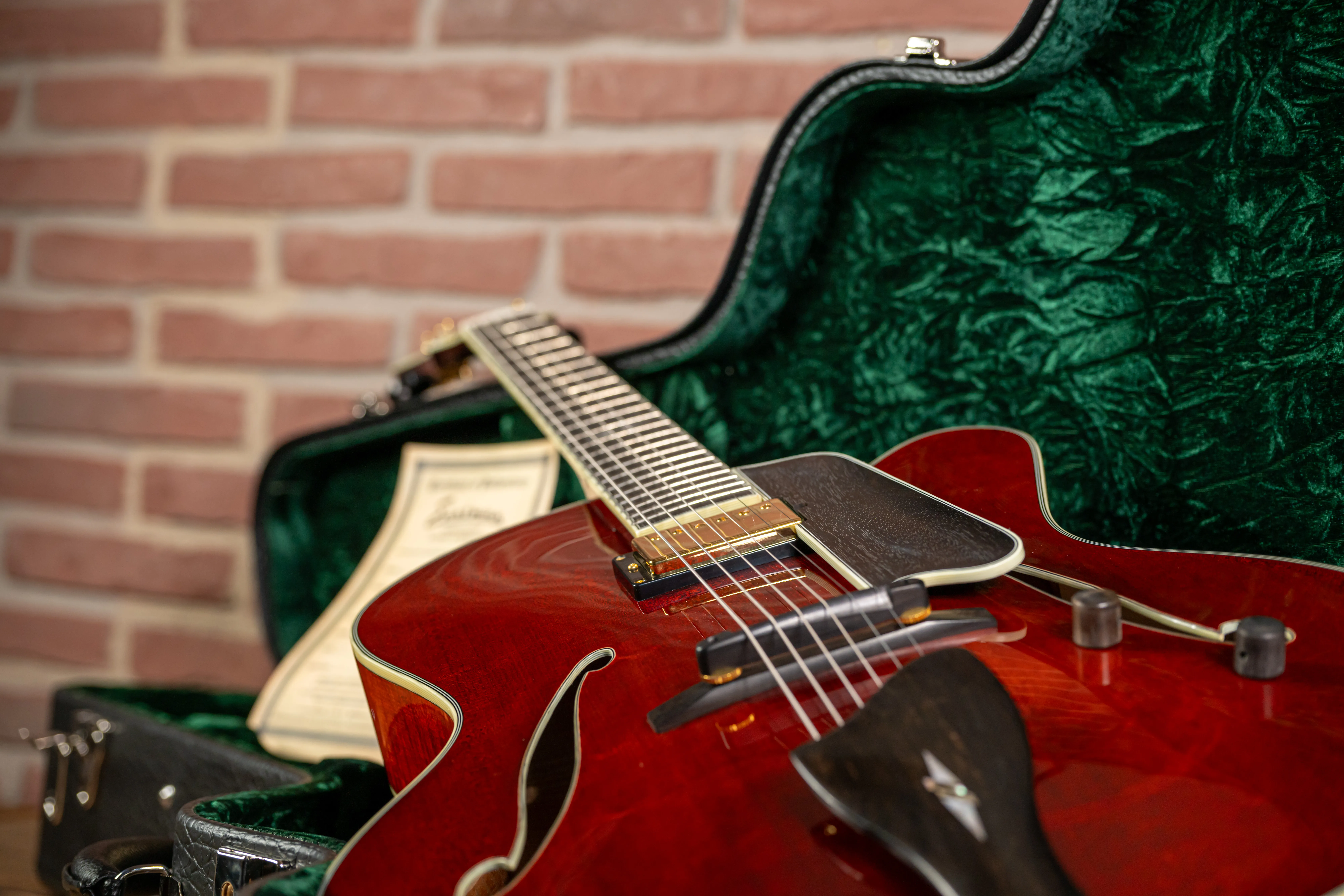 AR810CE Archtop Jazzgitarre