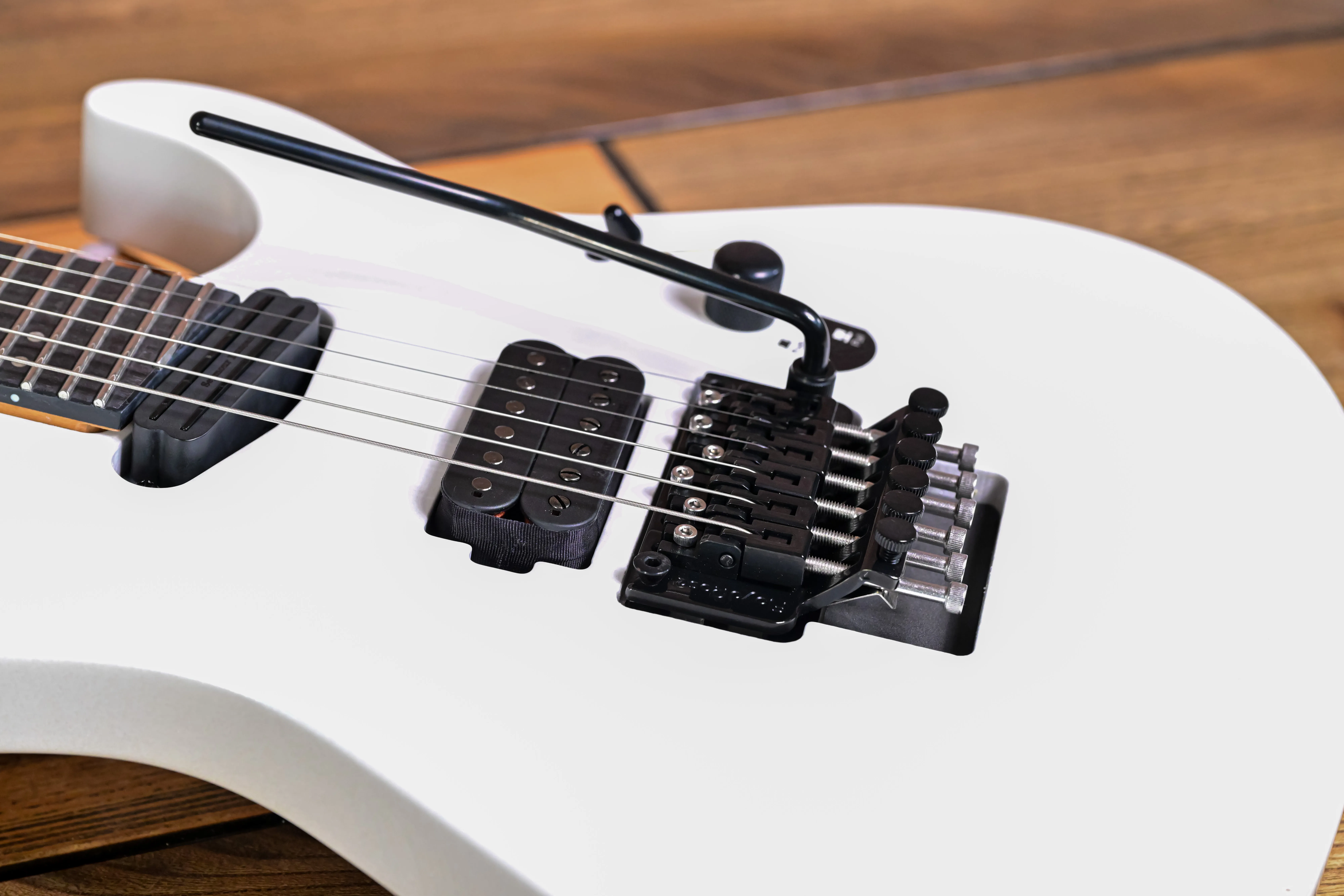 MV-1000 Maverick Pearl White E-Gitarre