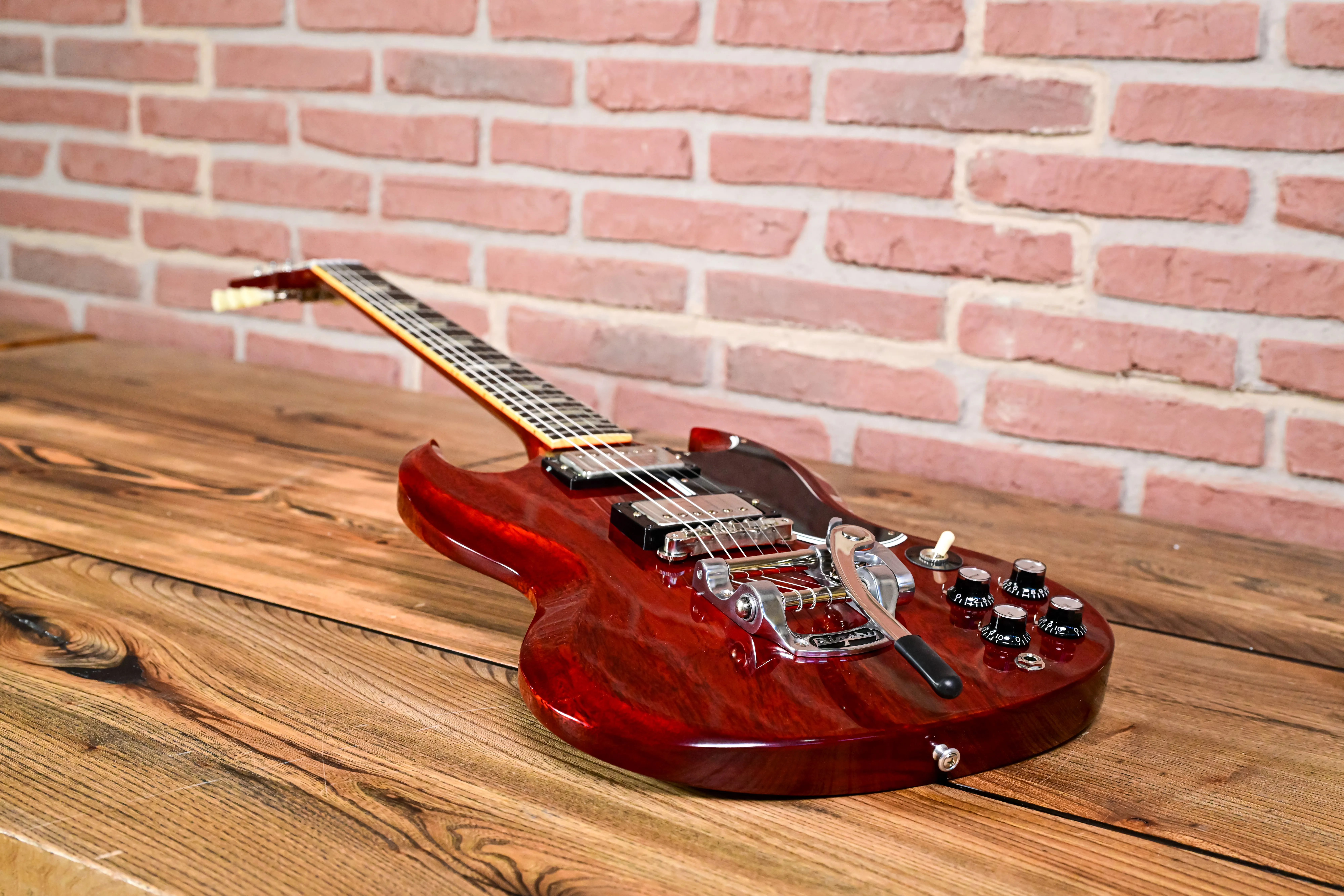 Custom 61 SG Standard Cherry Red B5 Bigsby VOS NH