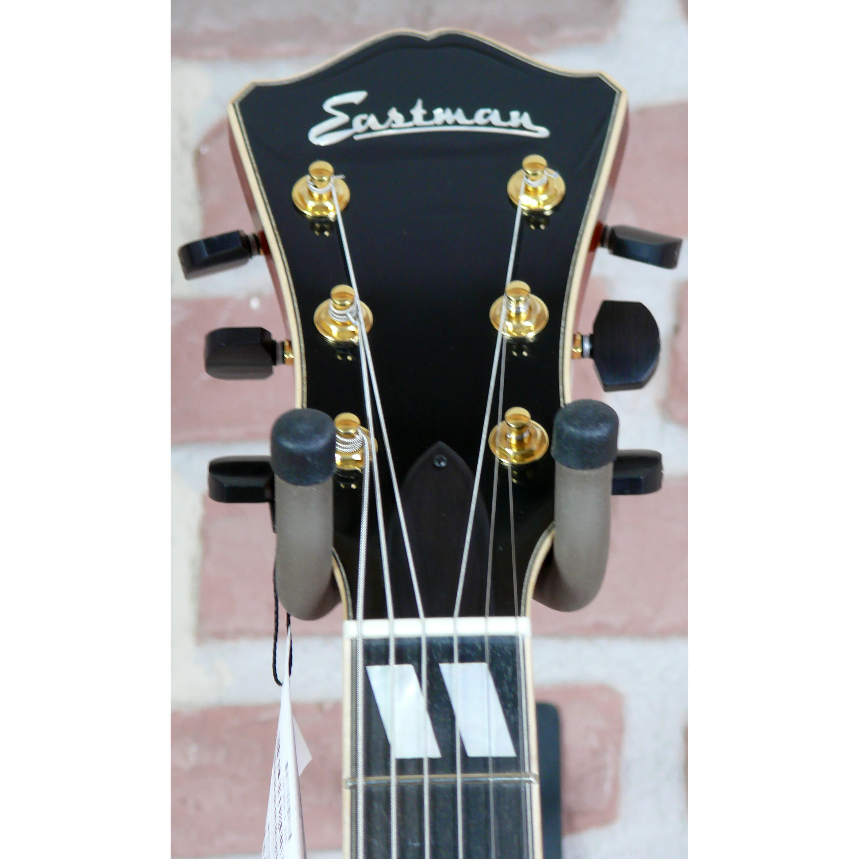 Detailansicht der Kopfplatte mit Eastman Logo  