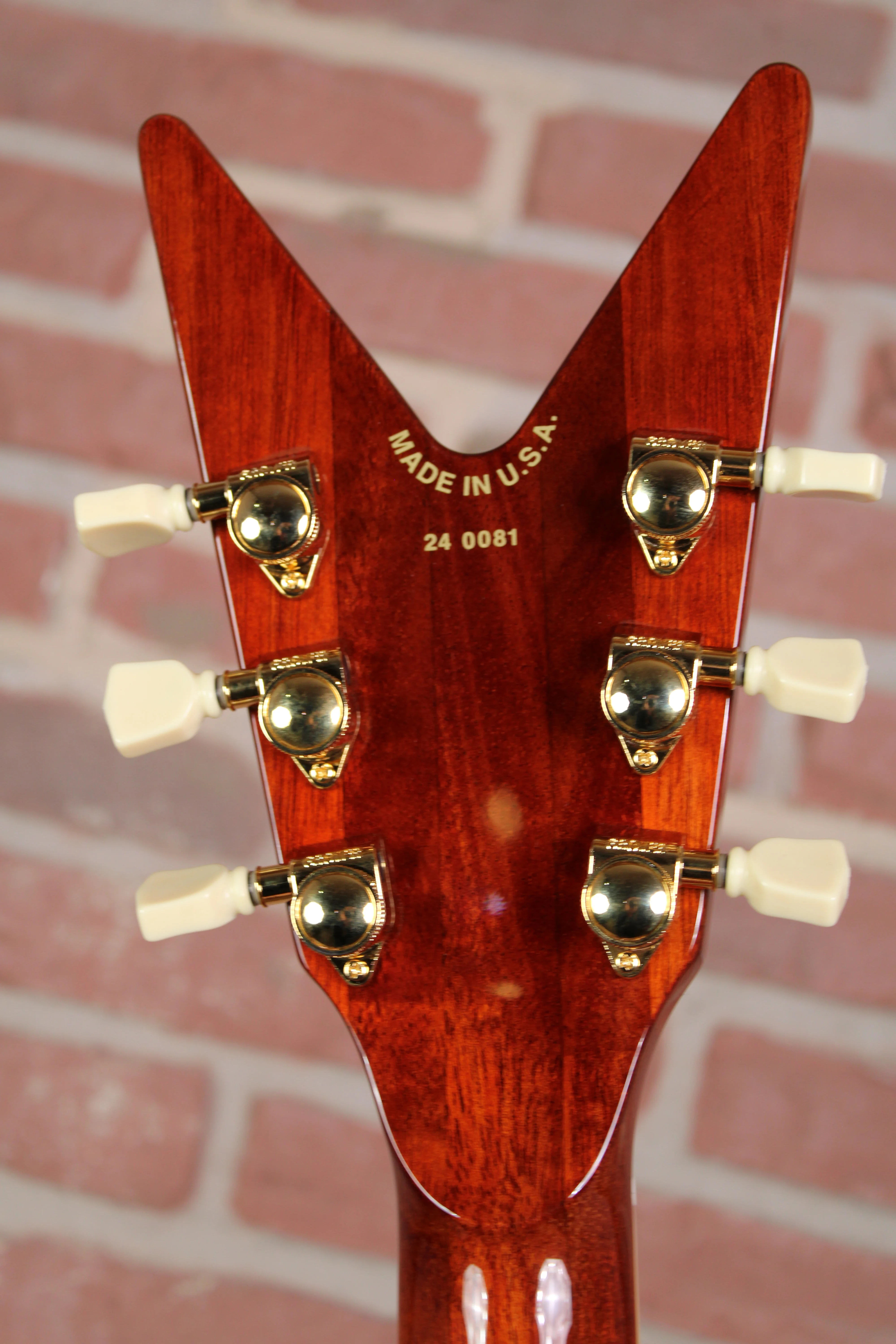 Kopf Rückseite mit Schrauben der Mechaniken