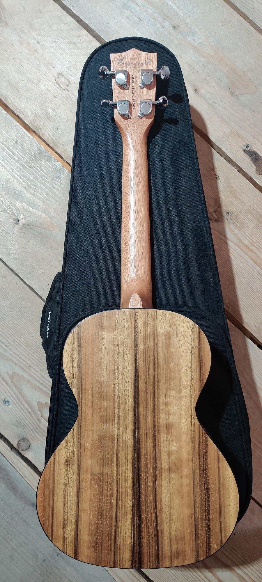 Pacific Walnut Tenor Ukulele inkl. Softcase "B-Stock"