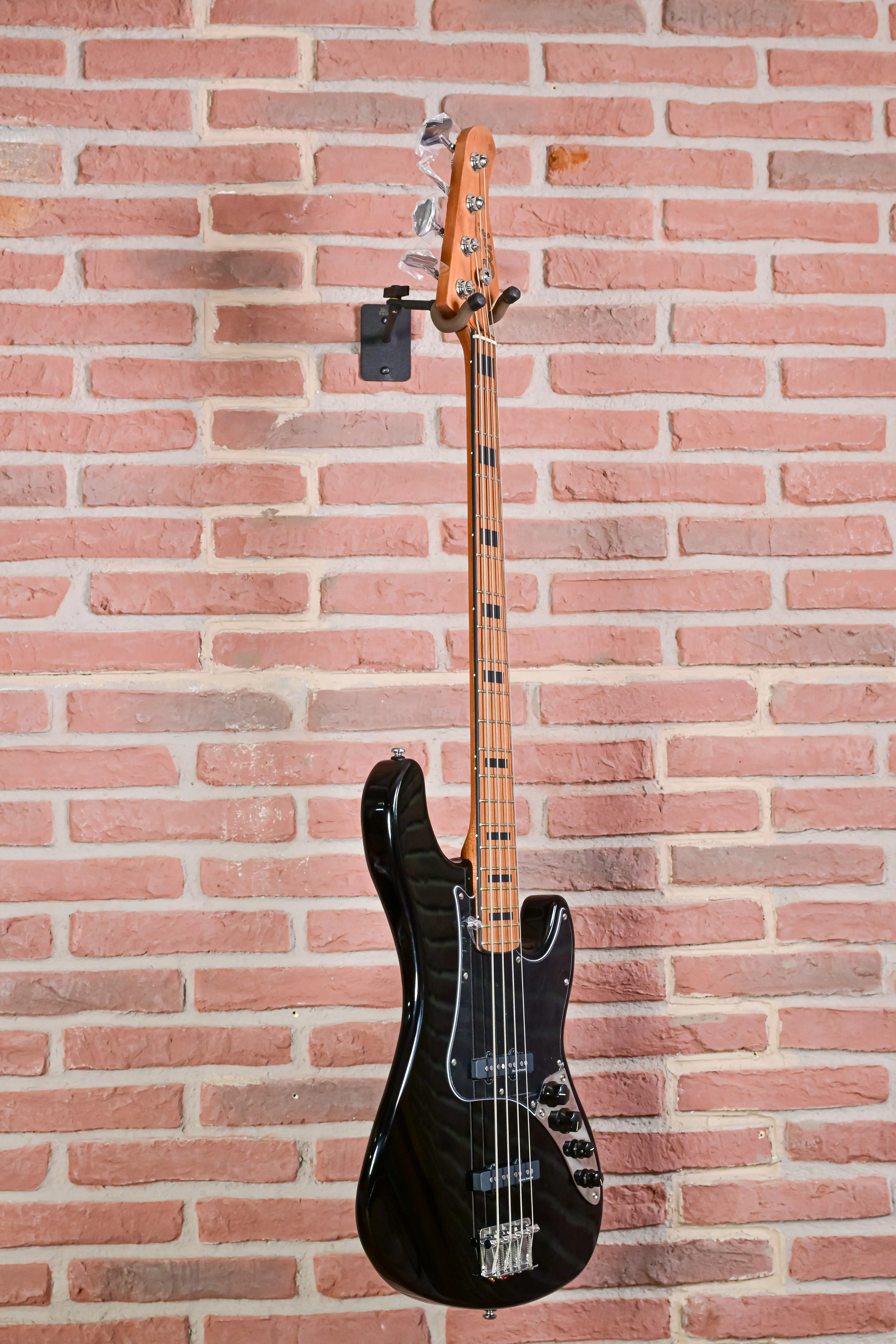 GB64JJ Bass Black