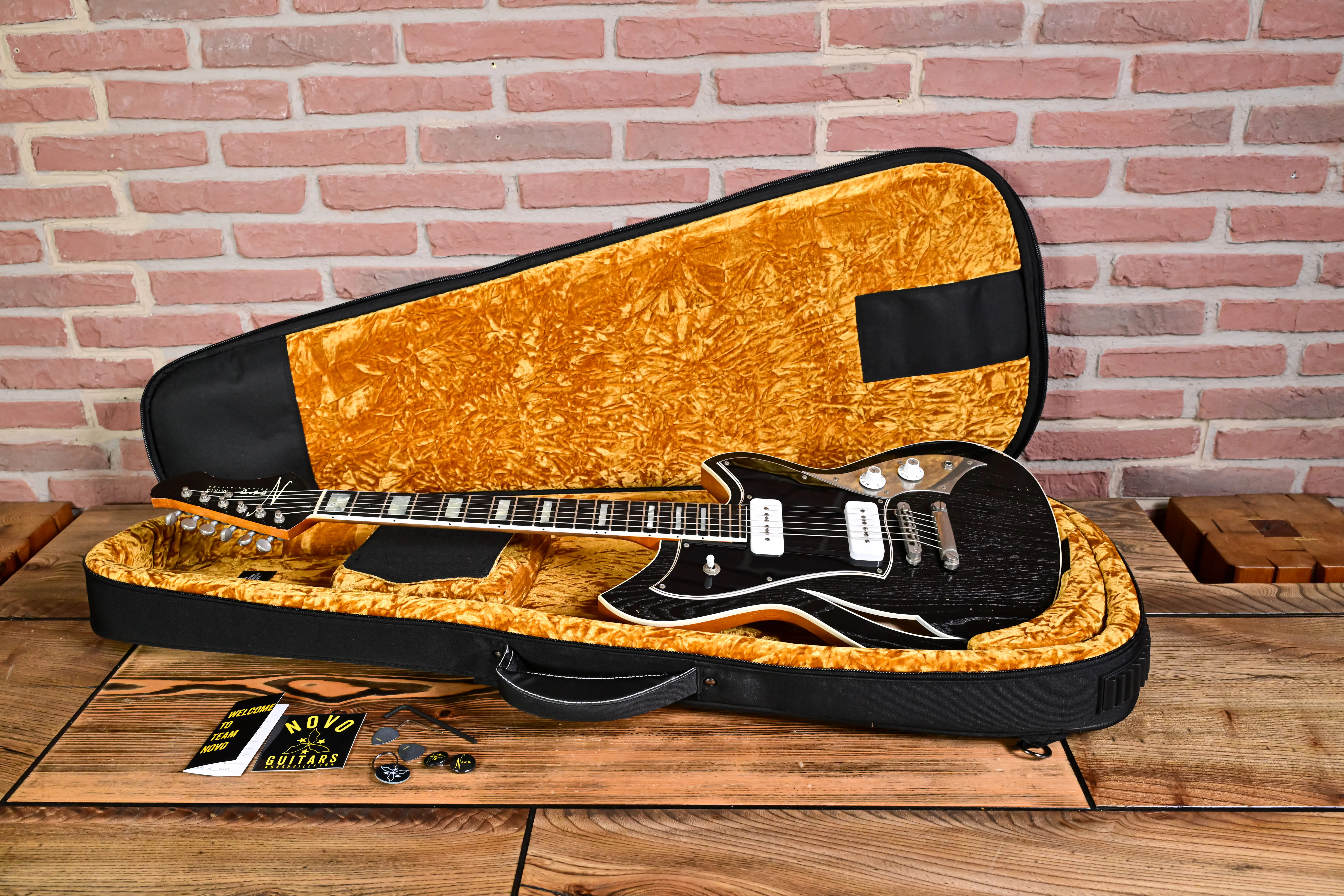 Miris P2 Bull Black 5-Ply Black Light Distress