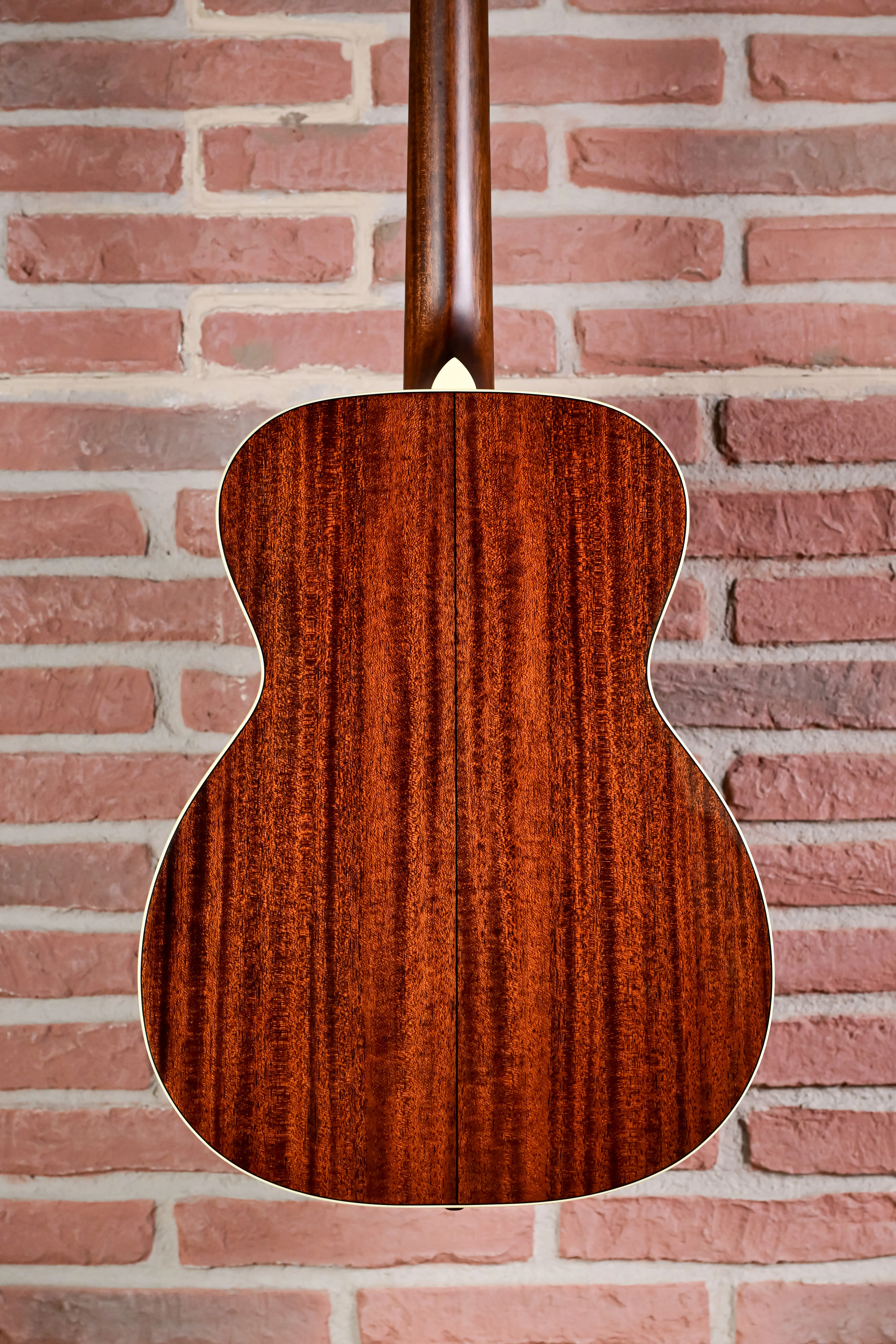 00-14 Hogtop Akustikgitarre All Mahogany