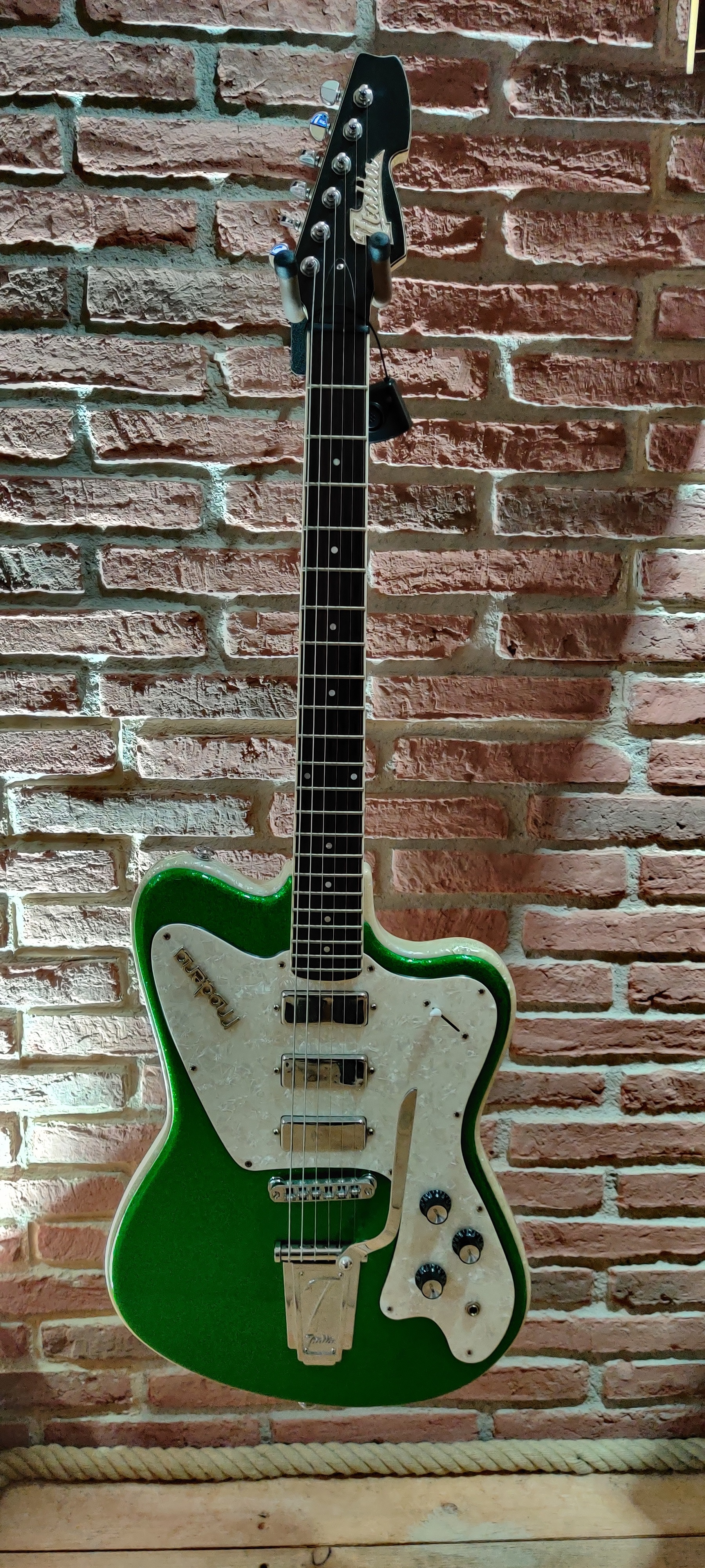 Modena Classic in Green Sparkle USED