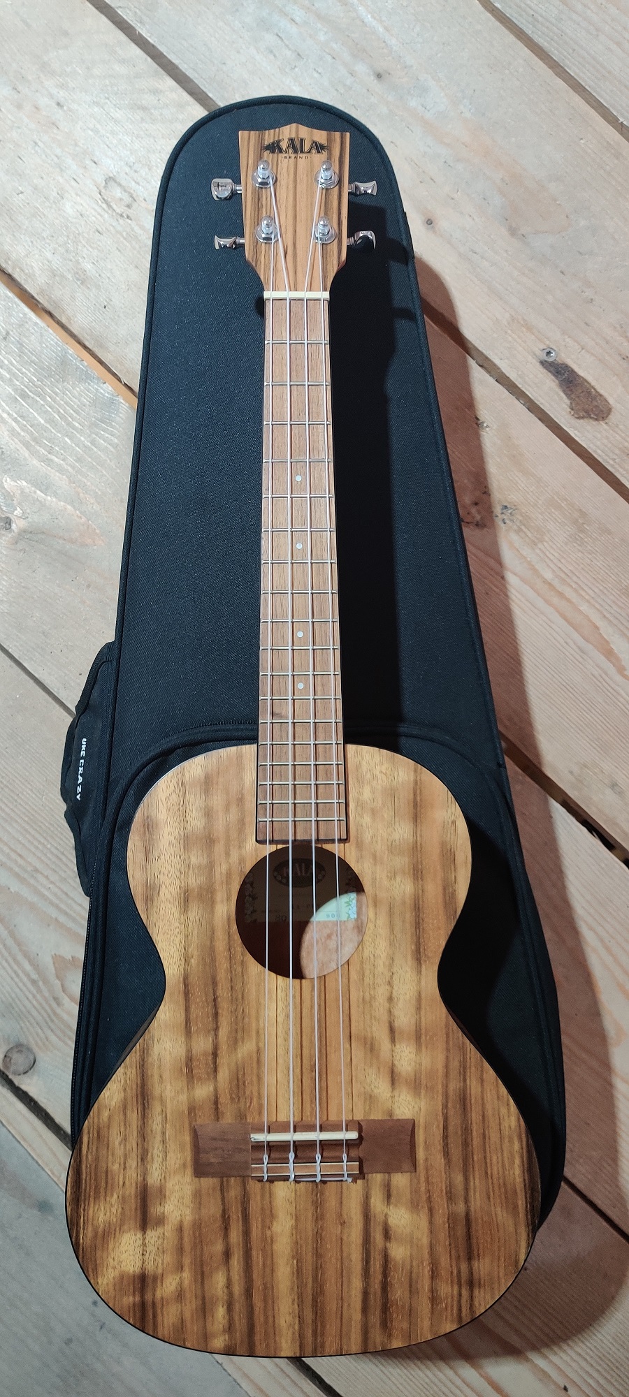 Pacific Walnut Tenor Ukulele inkl. Softcase "B-Stock"