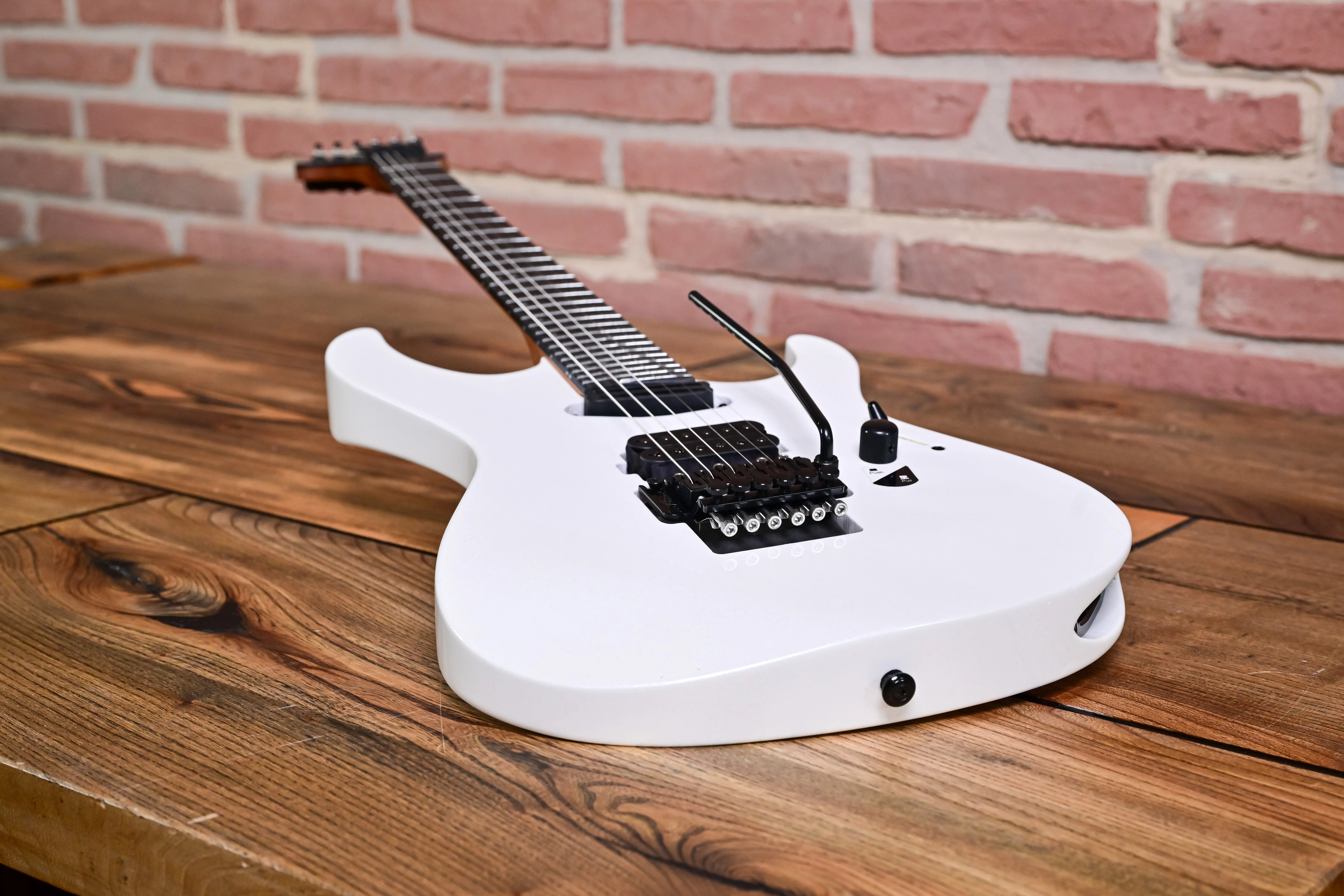 MV-1000 Maverick Pearl White E-Gitarre