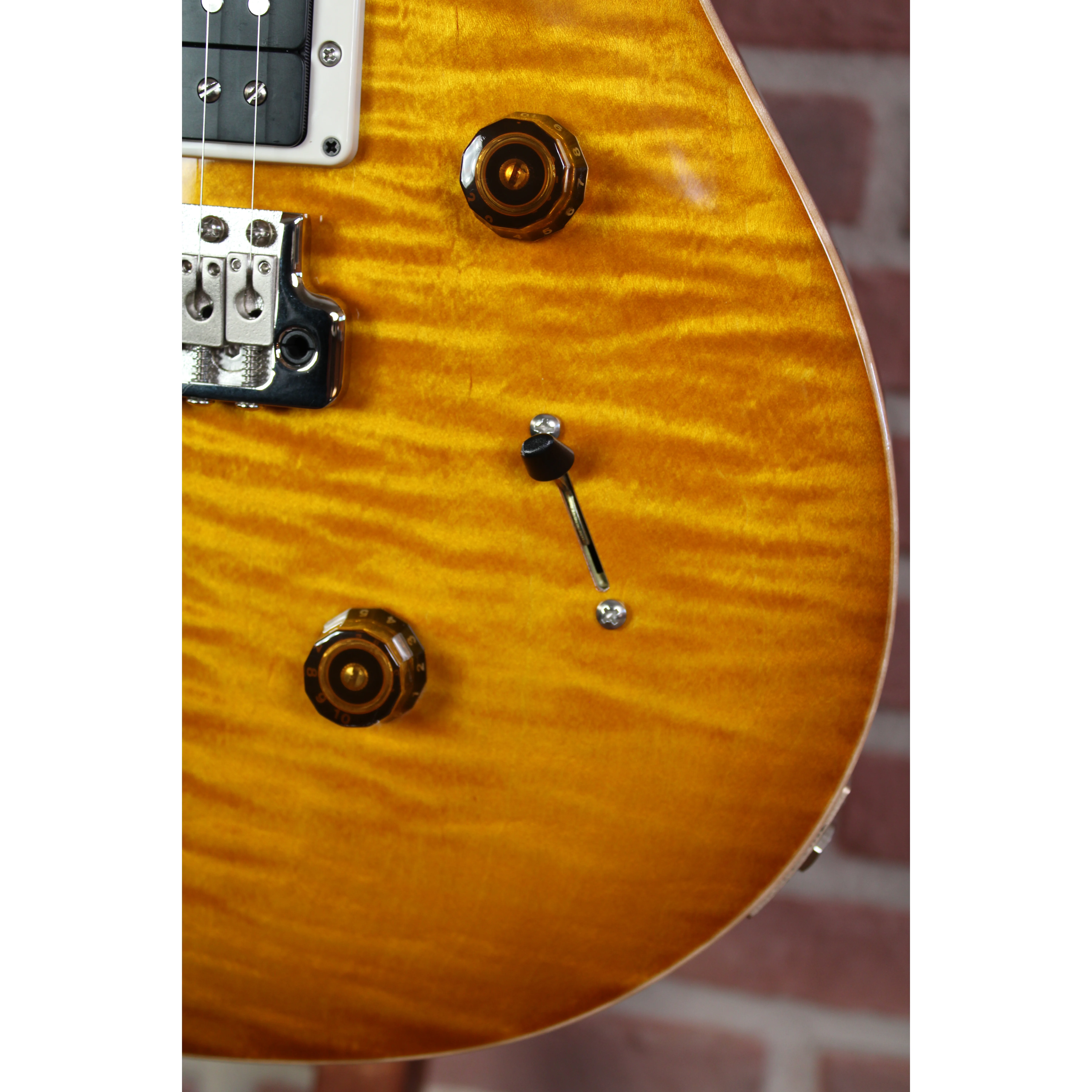 PRS CE 24 LTD McCarty Sunburst HSH Pickup-Konfiguration Nahaufnahme