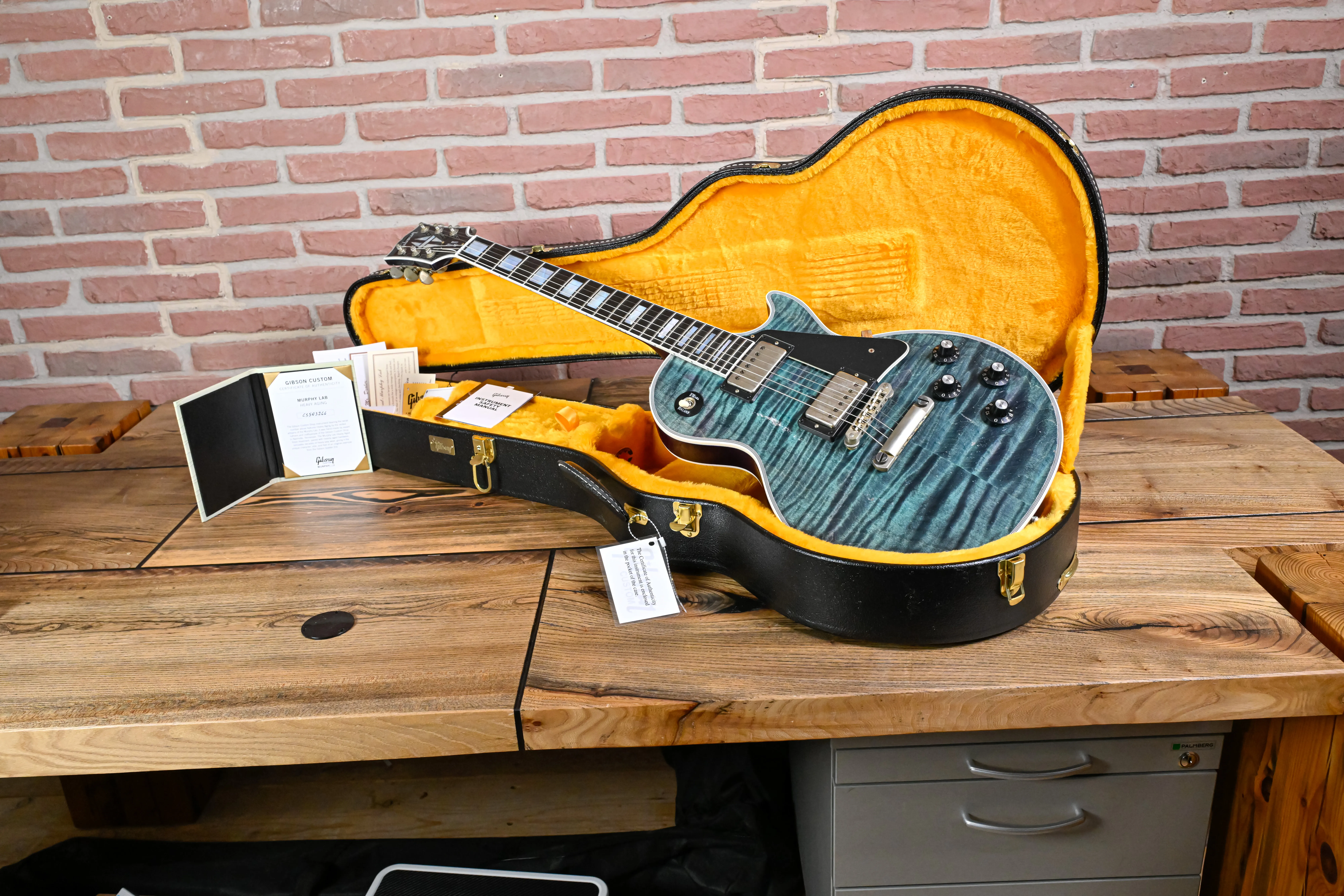 Les Paul Custom Nordic Blue Murphy Lab Heavy Aged im Originalkoffer Ansicht von oben