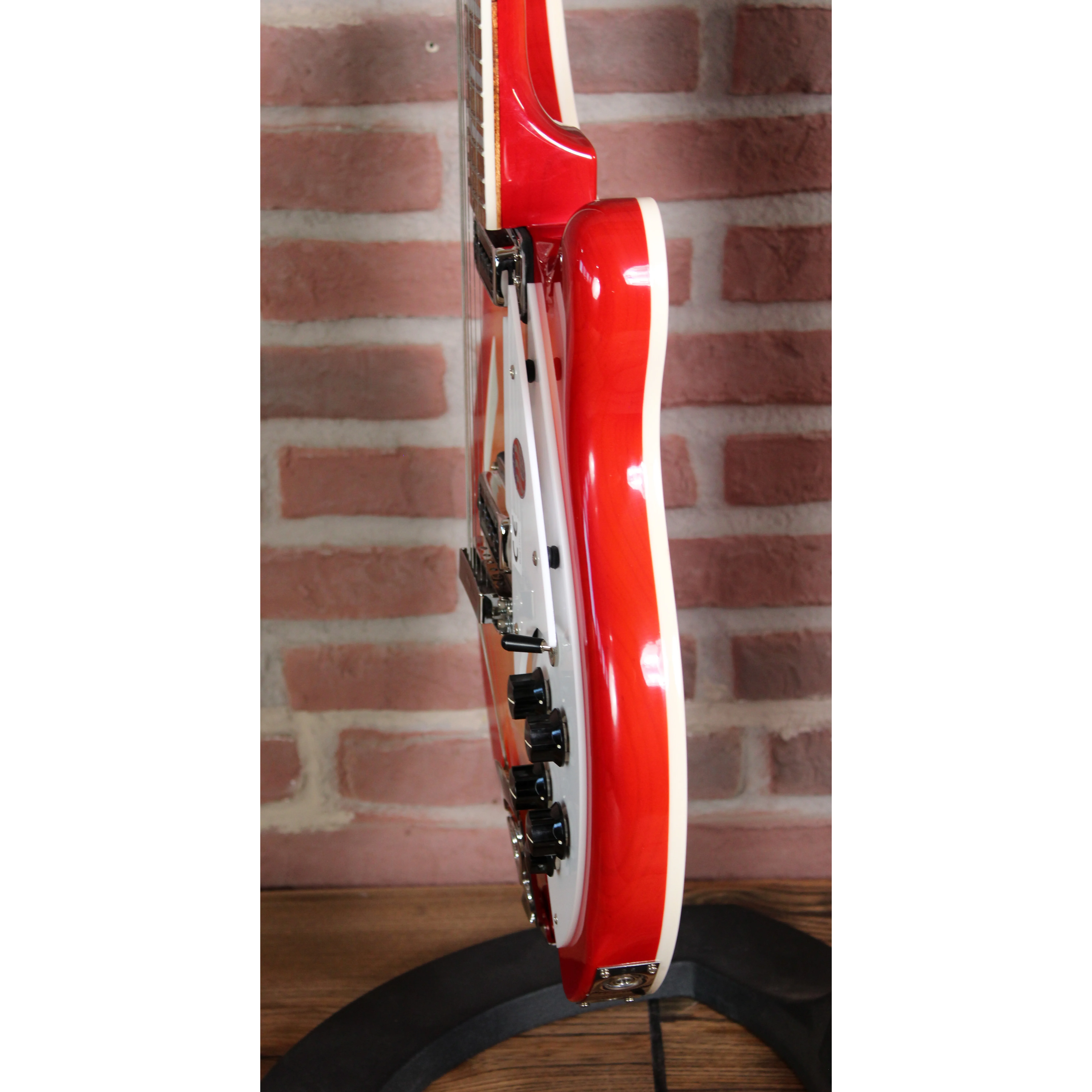 Rickenbacker 360 Fireglo Seitenansicht rechts