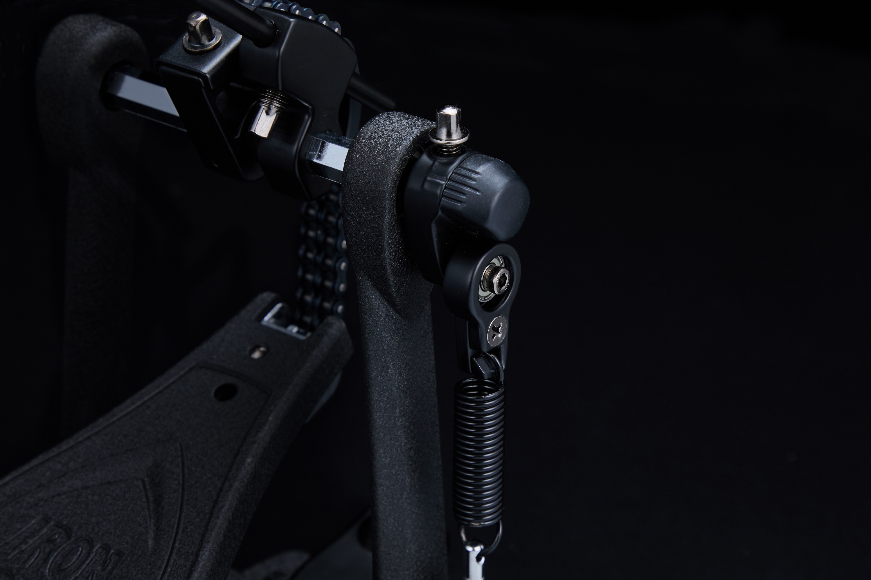 Iron Cobra 600 Pedal Dark Shadow Edition