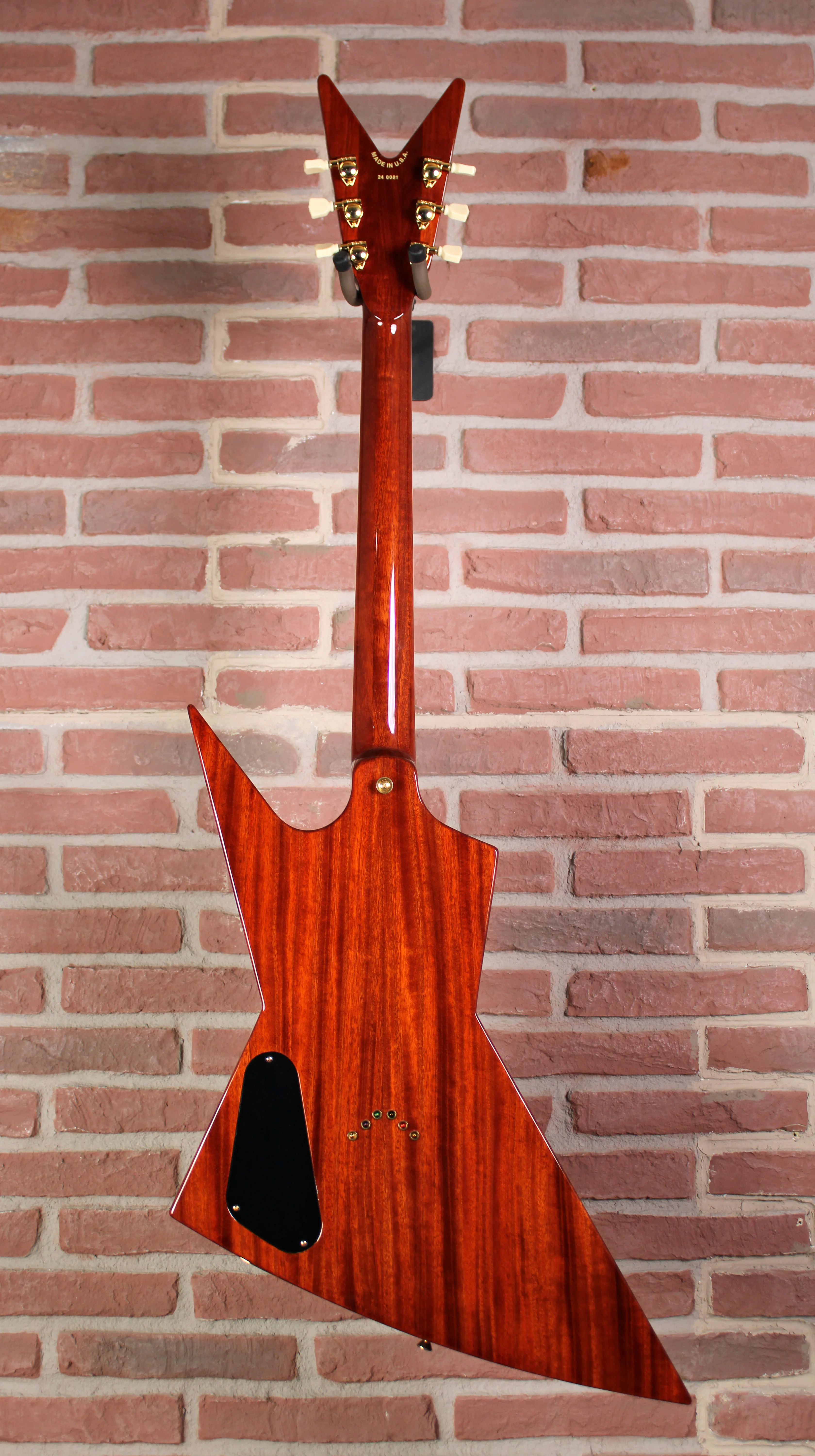 USA ZERO Pickguard Mahogany Gloss Natural Hinteransicht