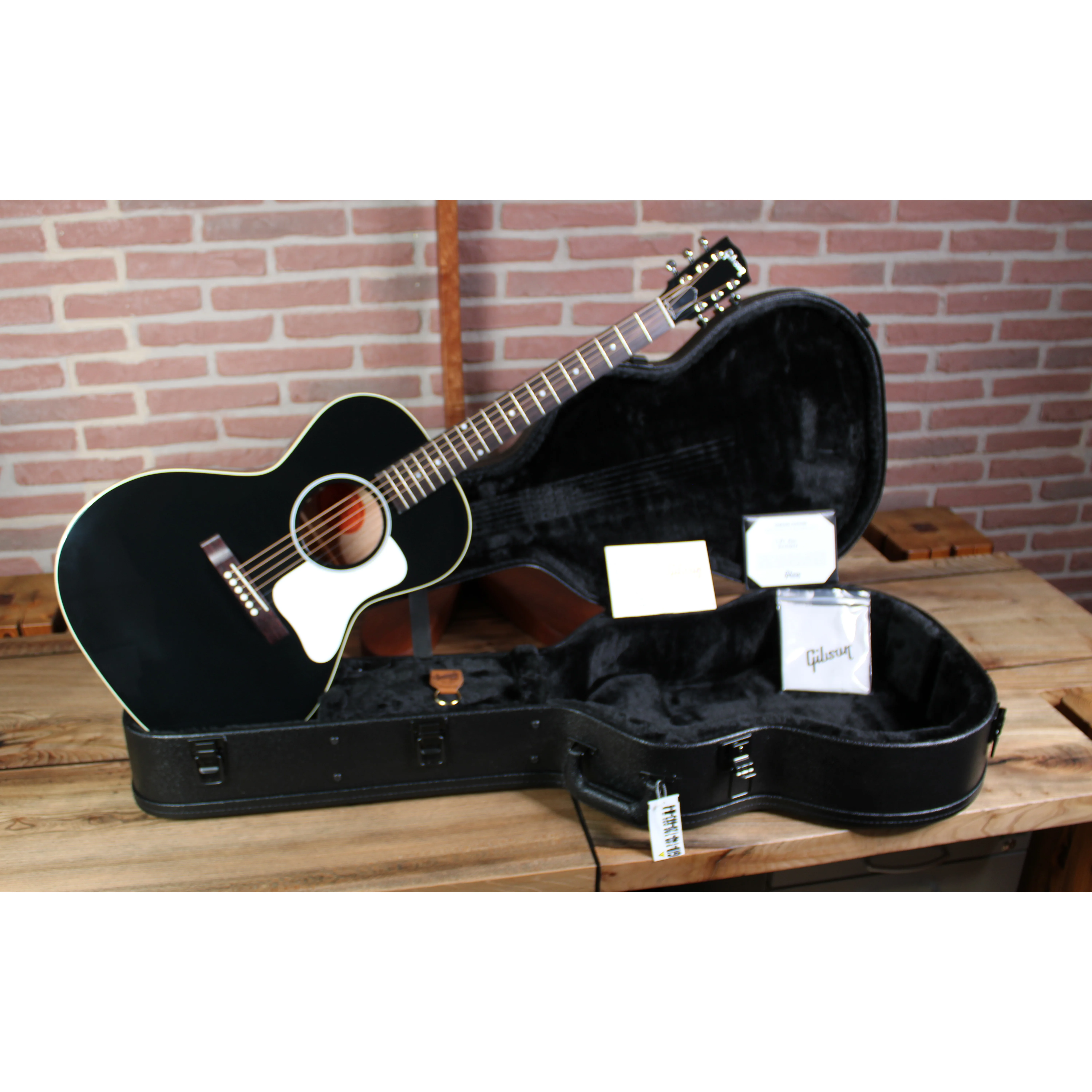 Gibson L-00 Standard Custom Shop Ebony Limited in Case