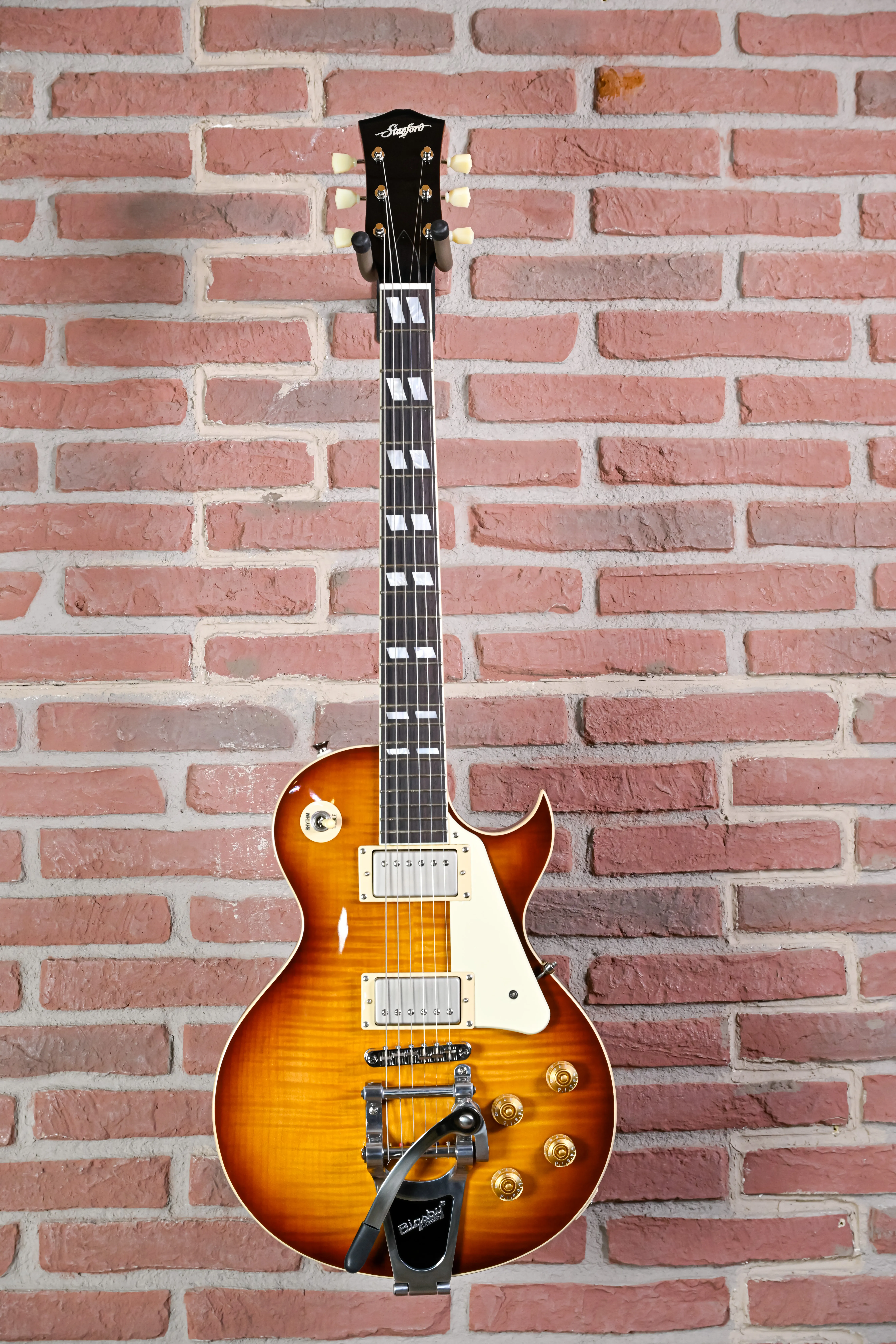 CR Fleetwood Amber Burst B7 Bigsby E-Gitarre