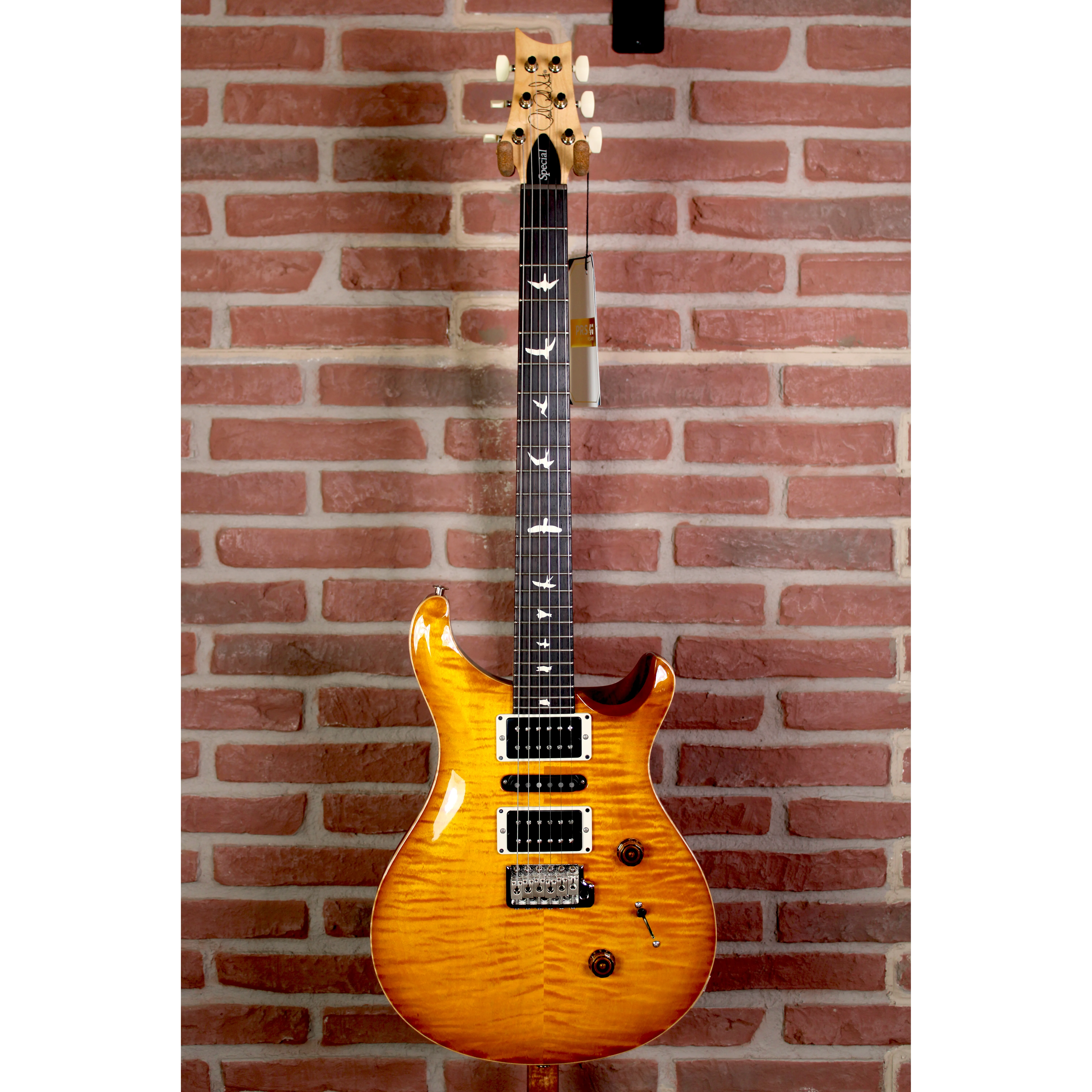 PRS CE 24 LTD McCarty Sunburst Frontansicht mit geflammter Ahorndecke
