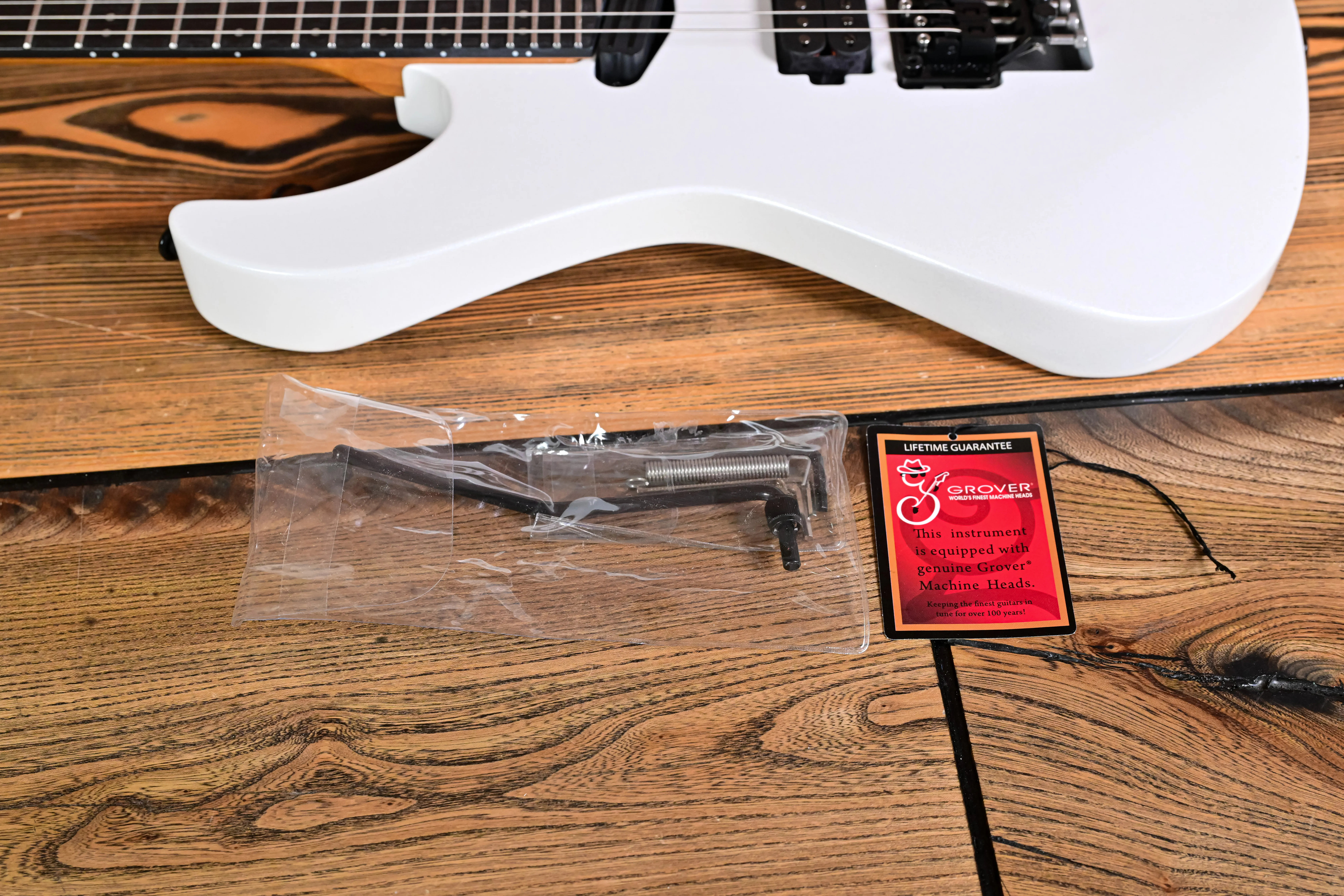 MV-1000 Maverick Pearl White E-Gitarre