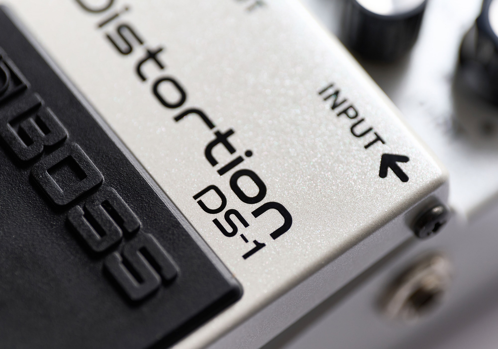 DS-1 White Limited Edition