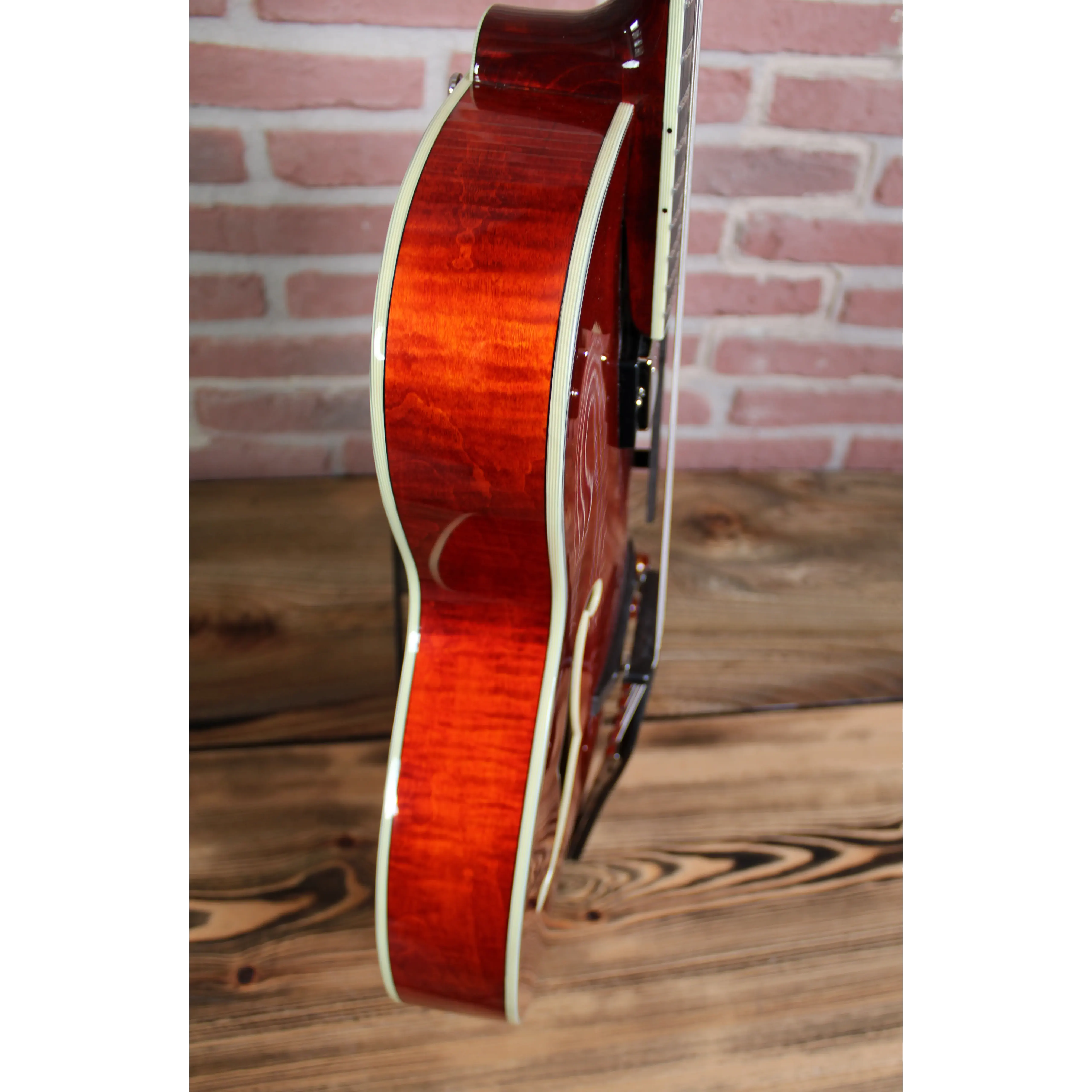 Eastman AR503CE Seitenansicht links
